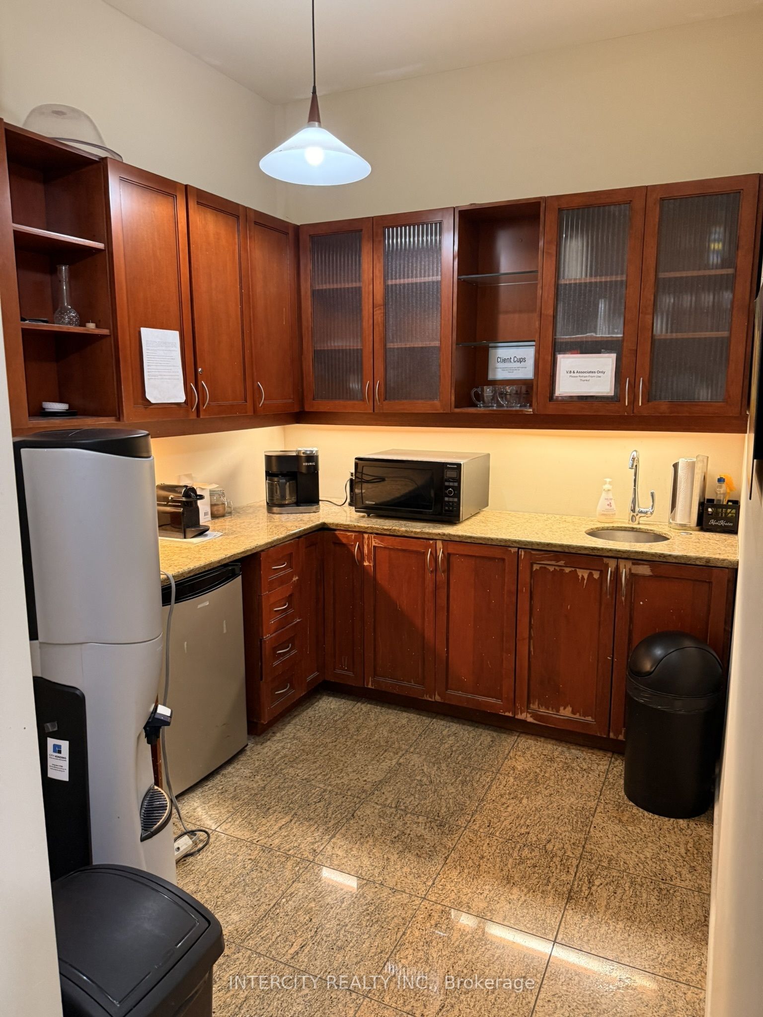 #6 - 4646 Dufferin Street Property Photo 10