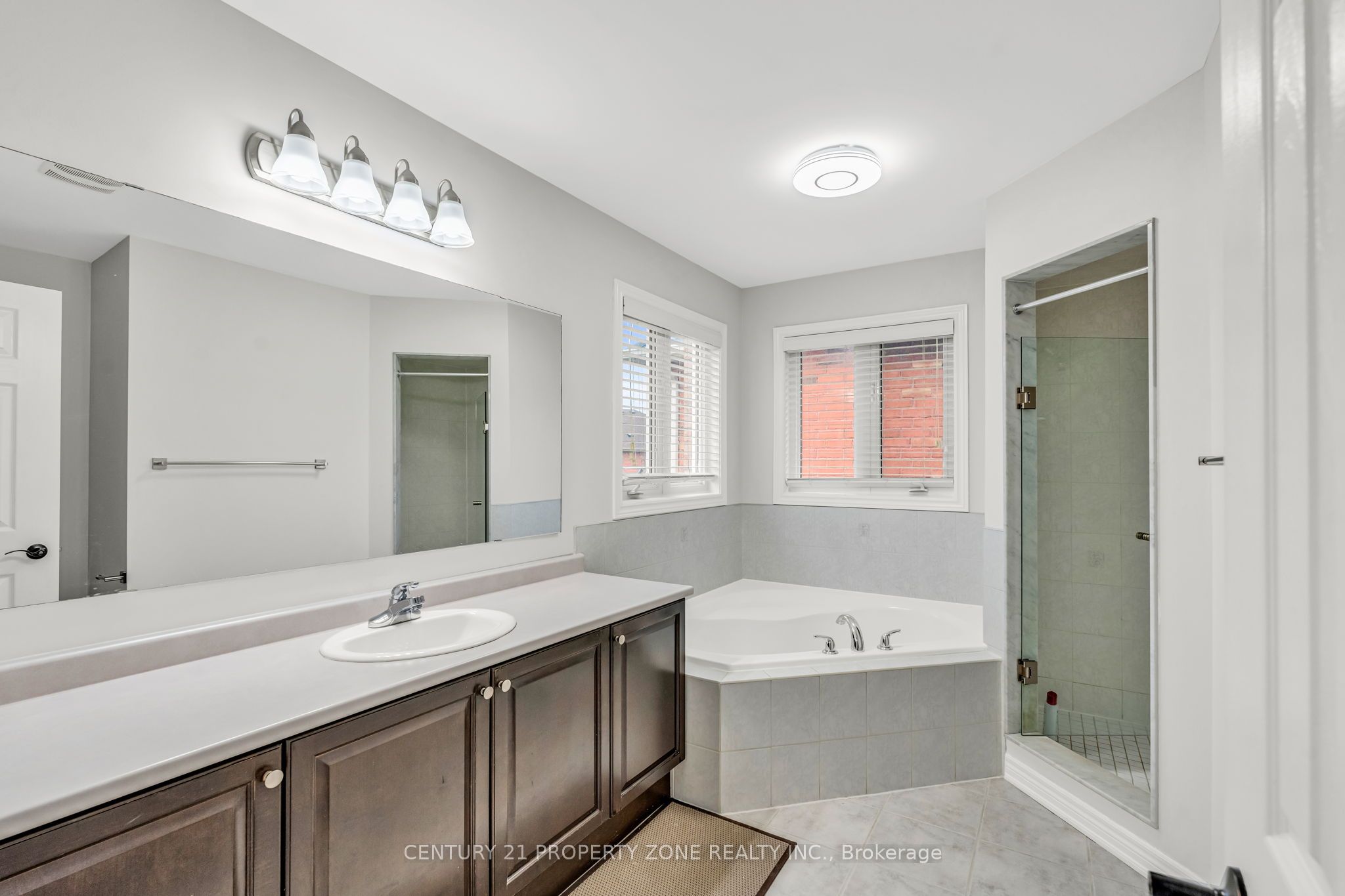 8 Griffith Court Property Photo 32