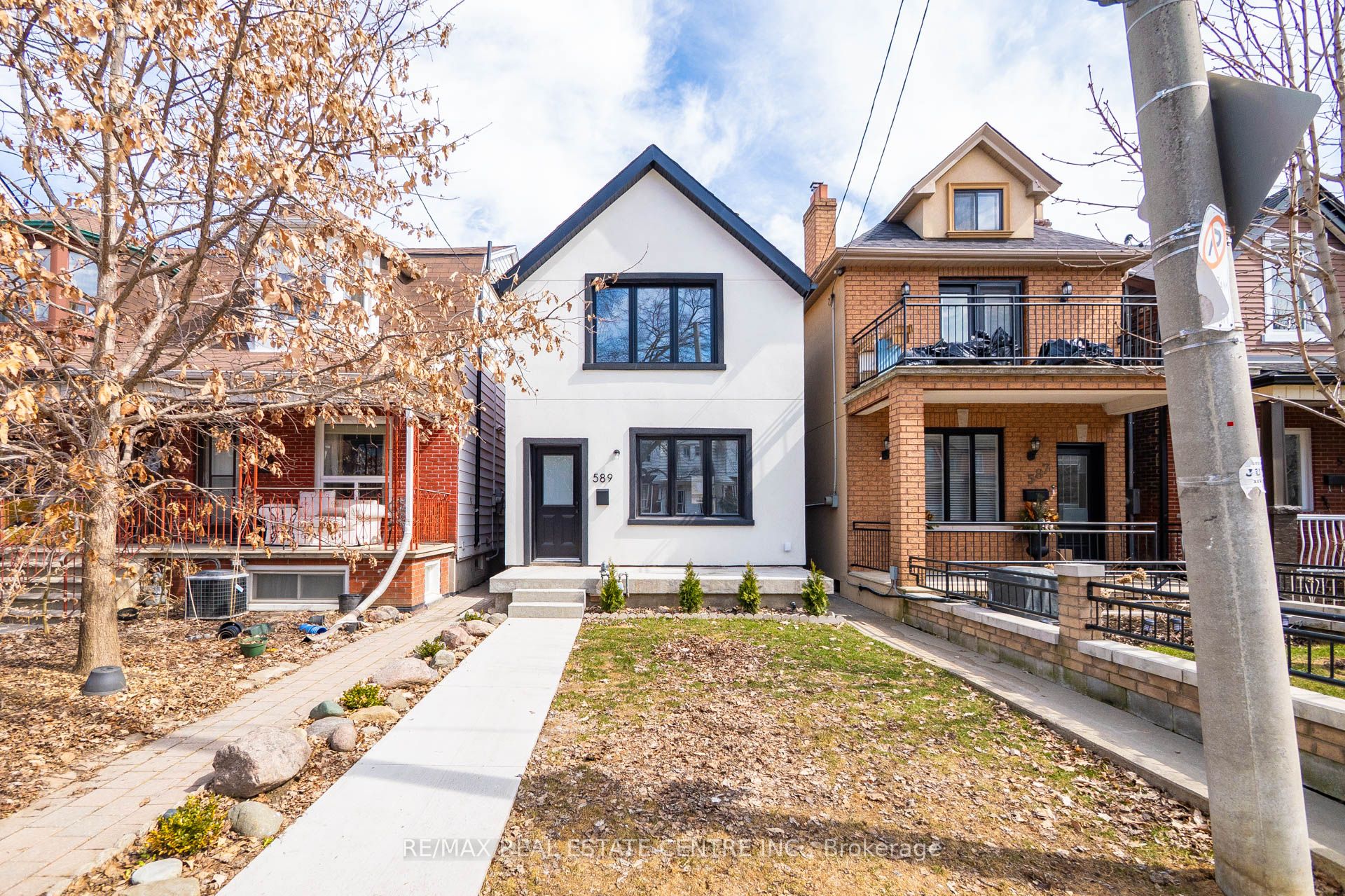 589 St Clarens Avenue Property Photo