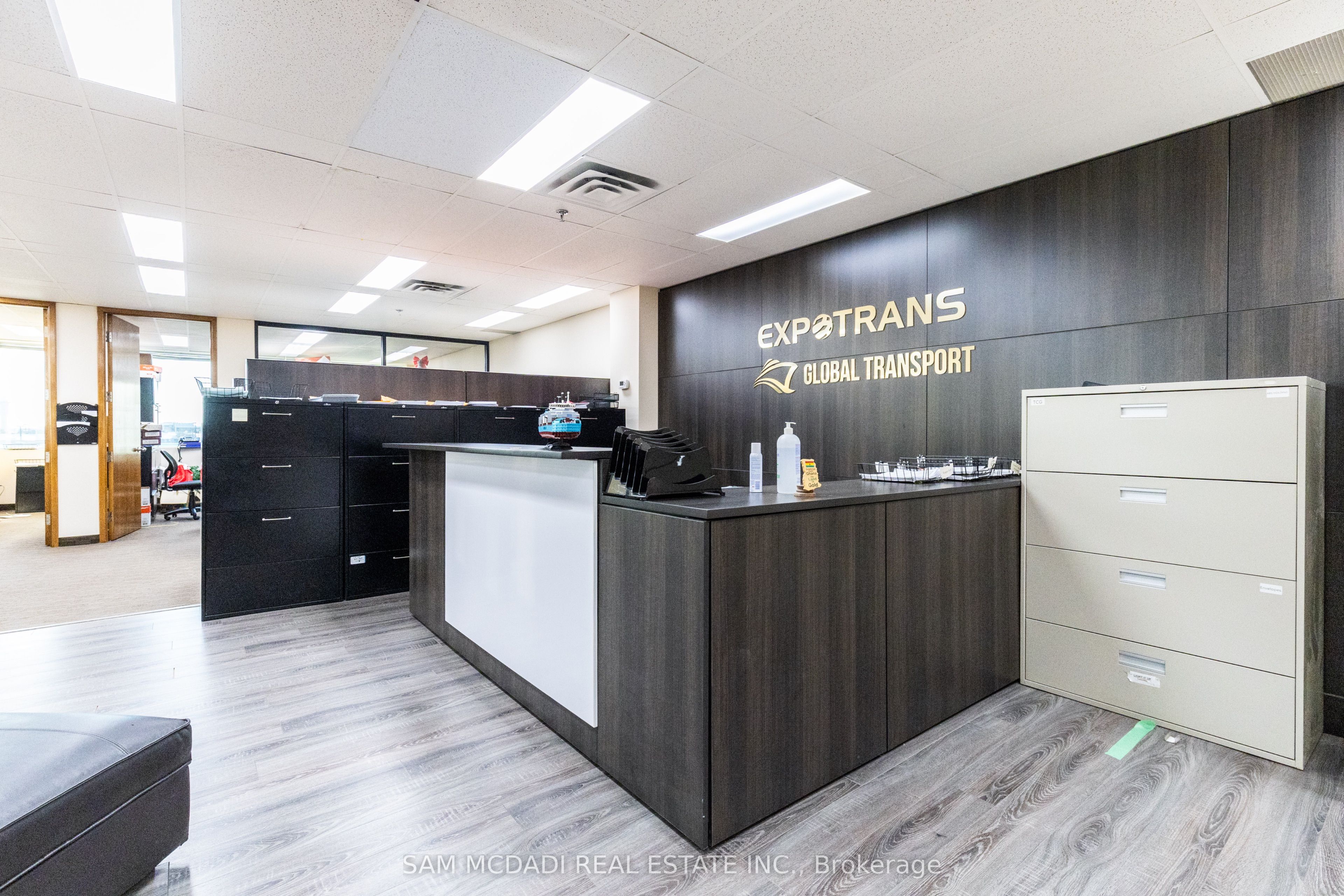 #309 - 2800 Skymark Avenue Property Photo 4