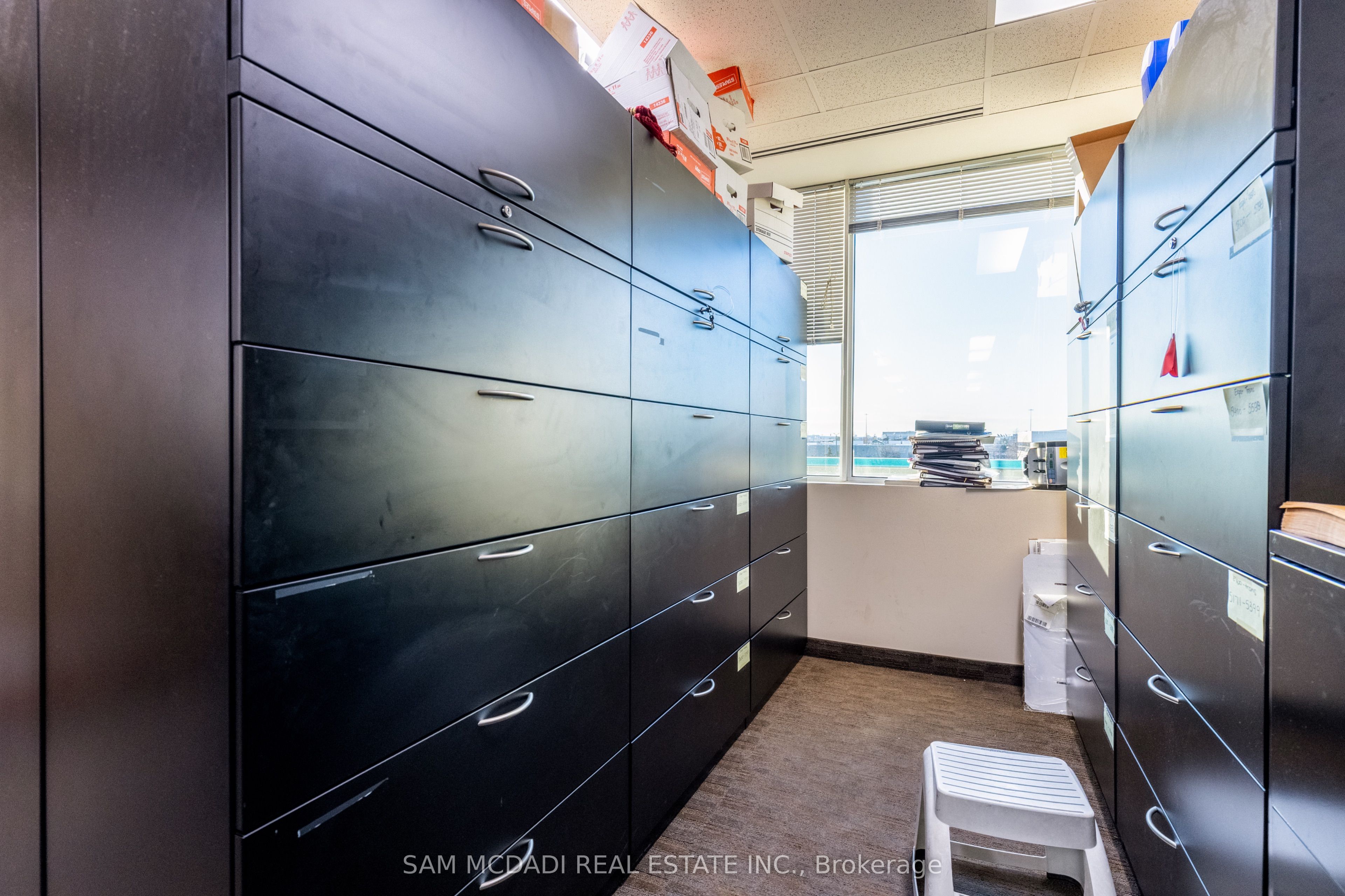 #309 - 2800 Skymark Avenue Property Photo 10