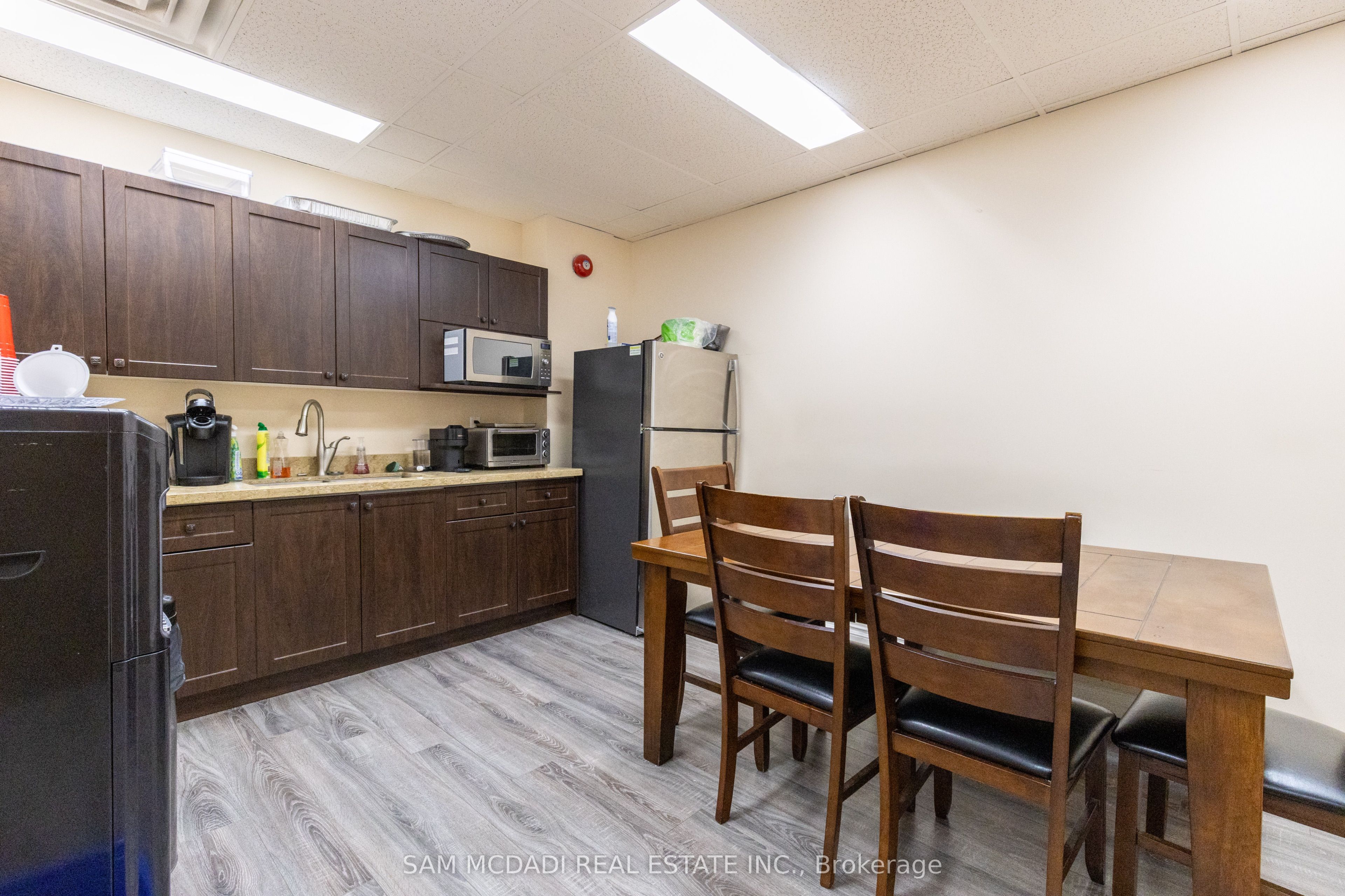 #309 - 2800 Skymark Avenue Property Photo 13