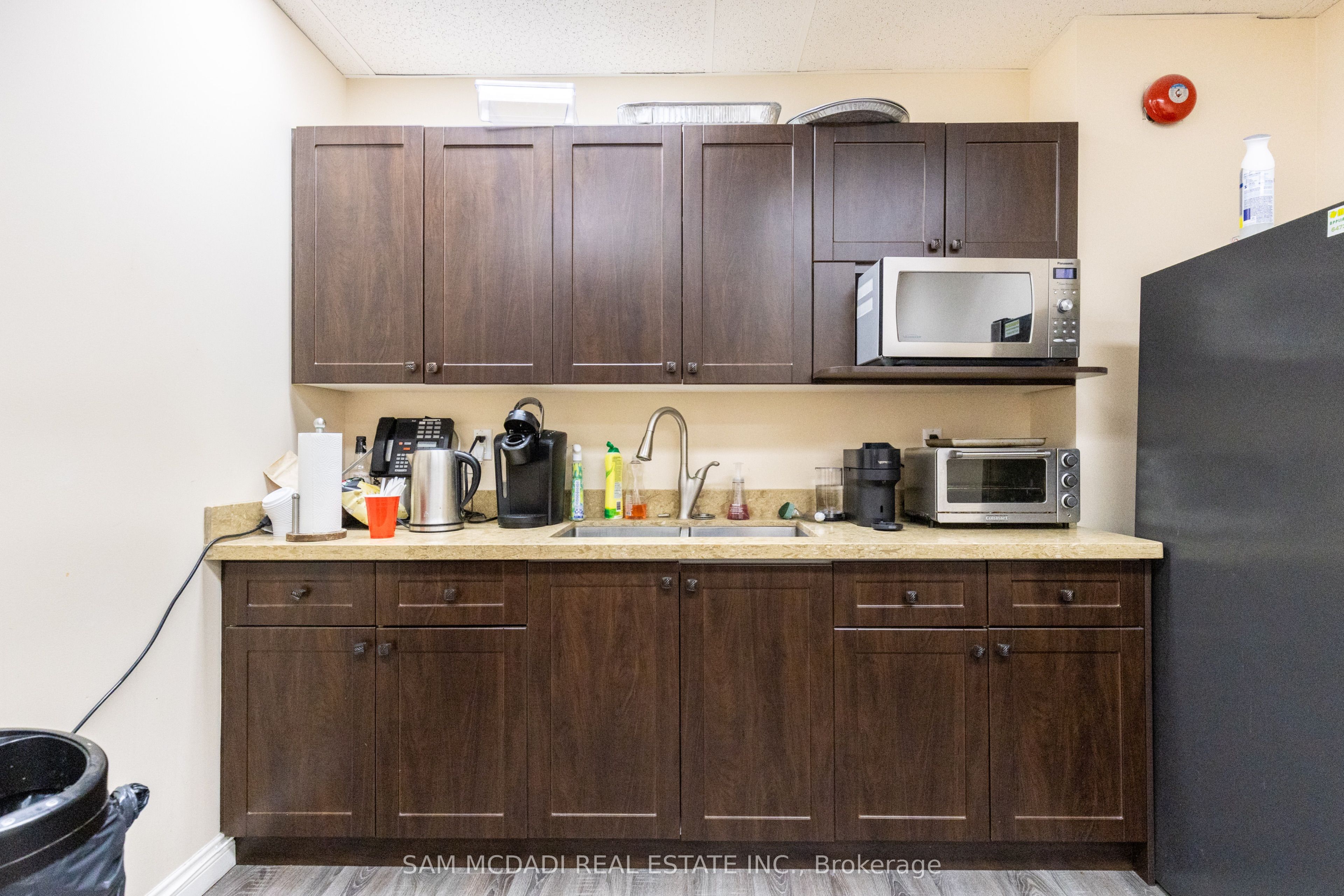 #309 - 2800 Skymark Avenue Property Photo 15
