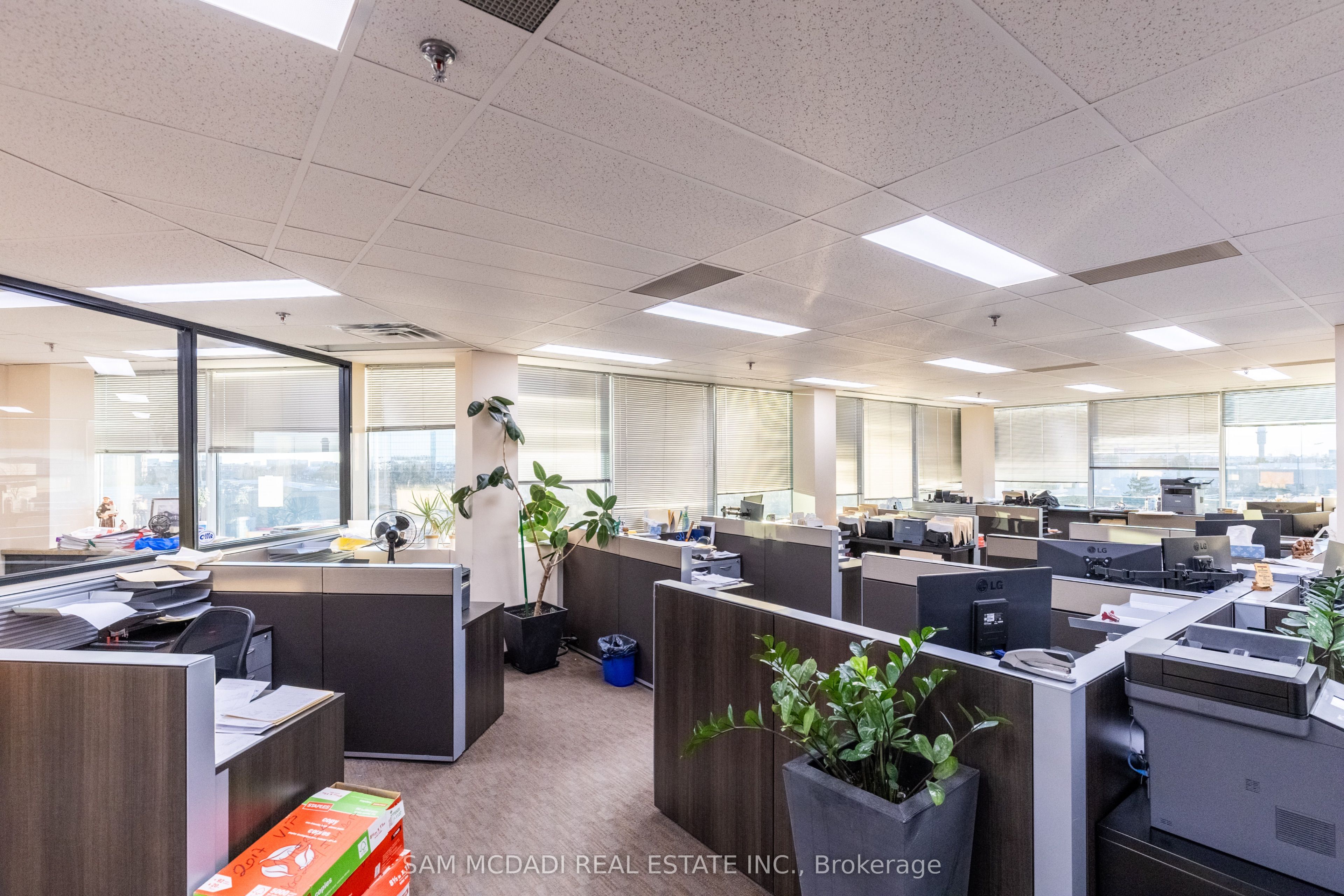 #309 - 2800 Skymark Avenue Property Photo 16