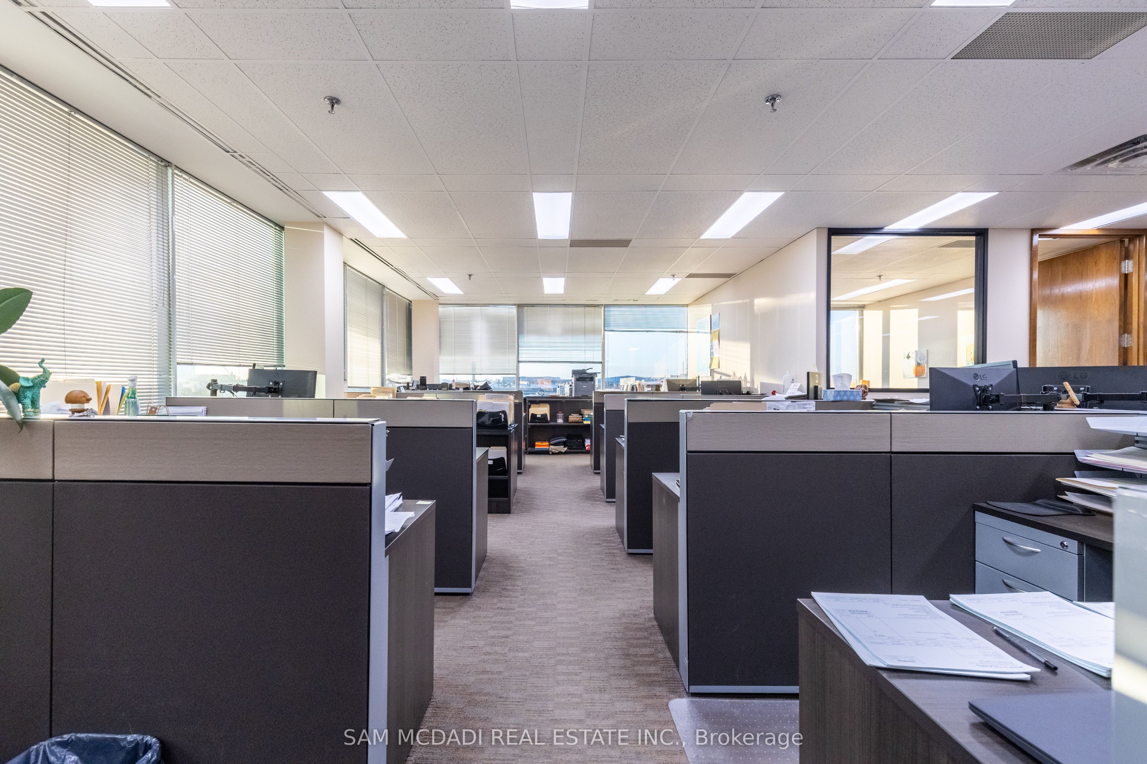 #309 - 2800 Skymark Avenue Property Photo 17