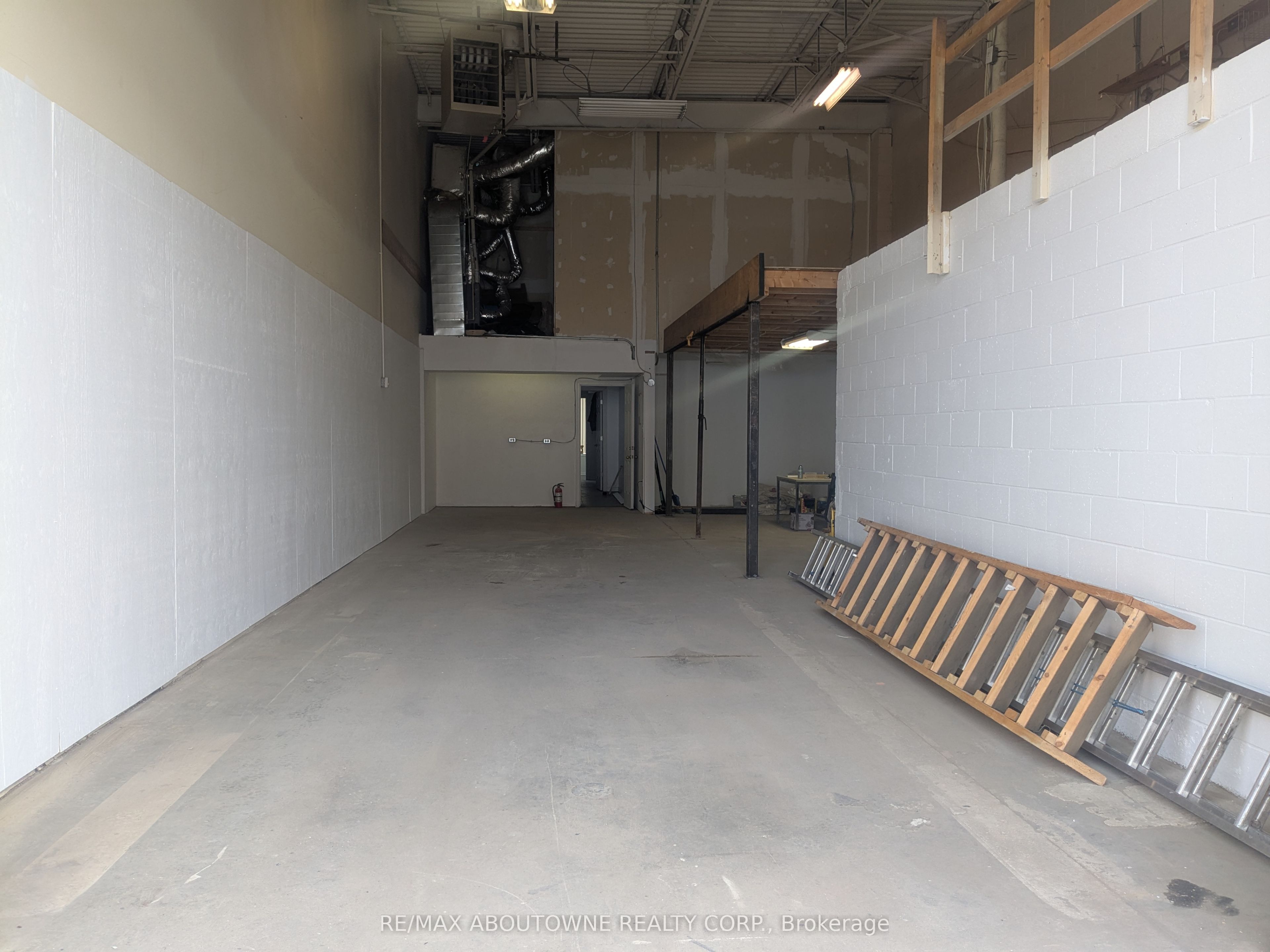 #1 - 5125 Harvester Road Property Photo 3