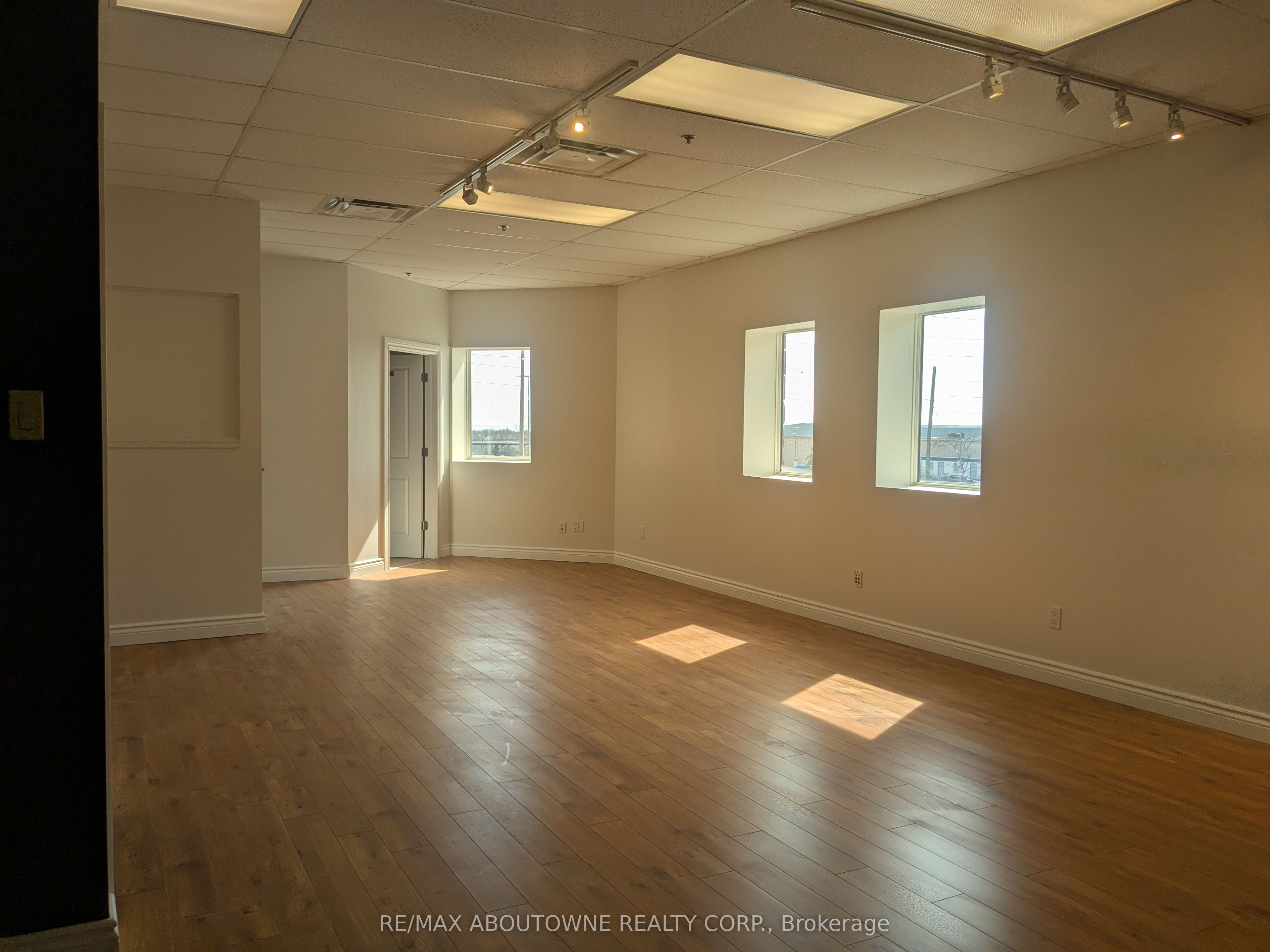 #1 - 5125 Harvester Road Property Photo 6