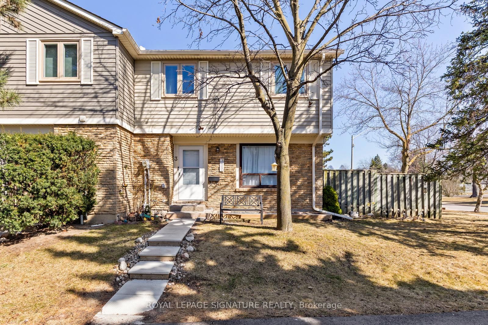 98 Falconer Dr Property Photo