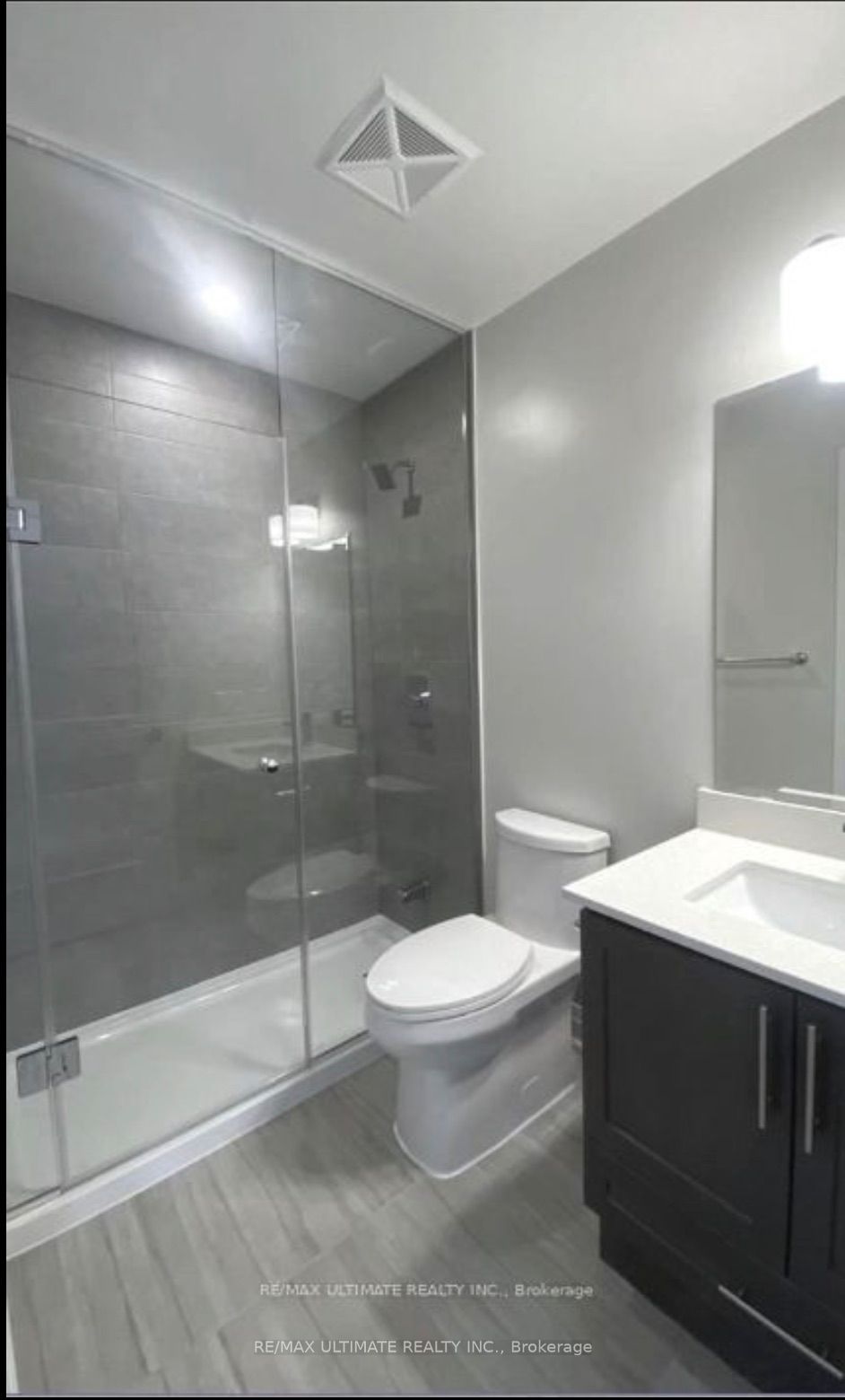 #906 - 15 Lynch Street Property Photo 9