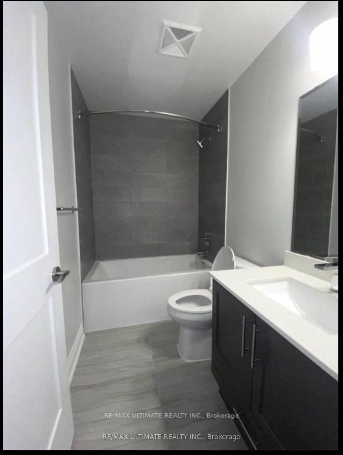 #906 - 15 Lynch Street Property Photo 14