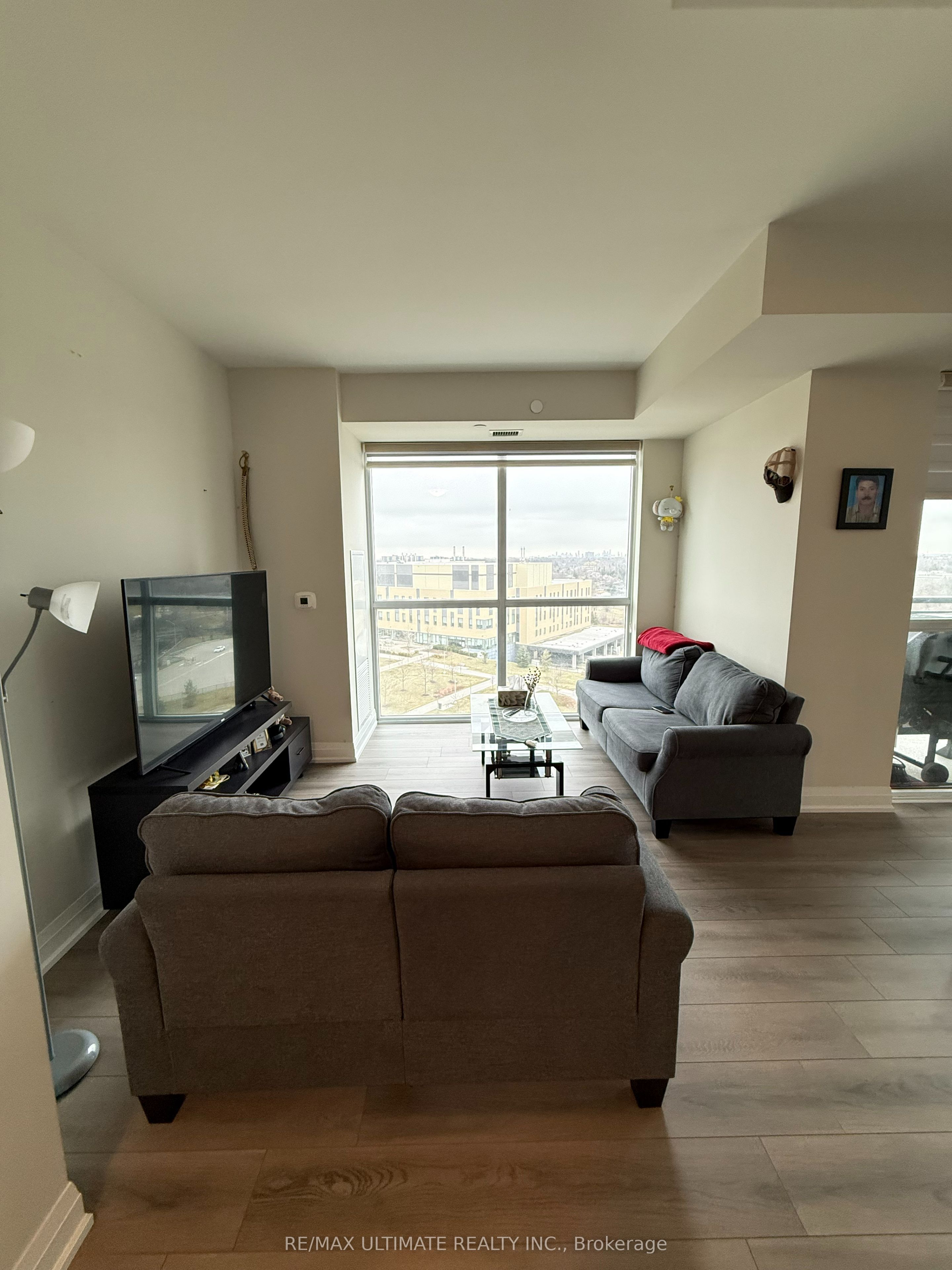 #906 - 15 Lynch Street Property Photo 17