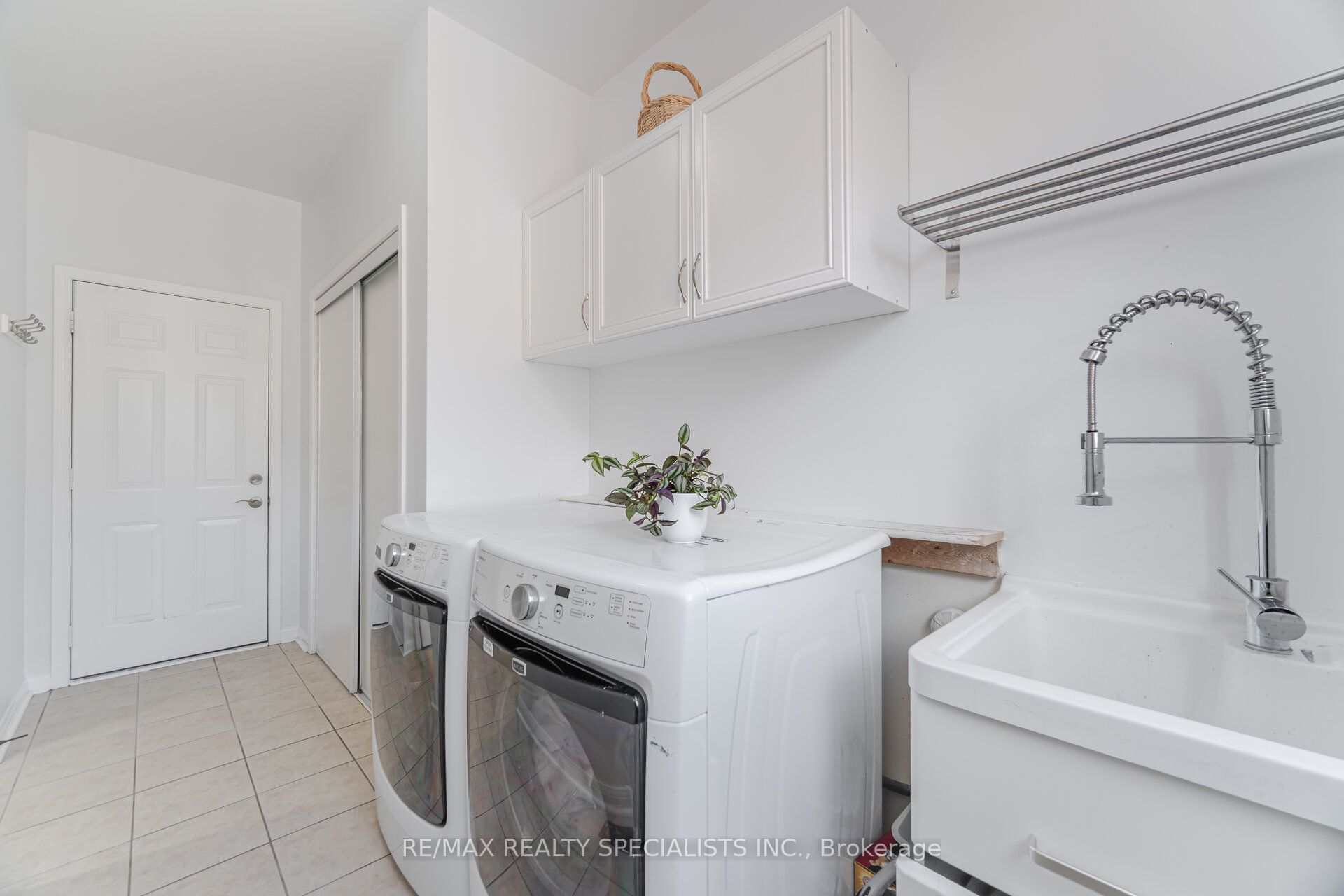 1660 Dempsey Crescent Property Photo 18