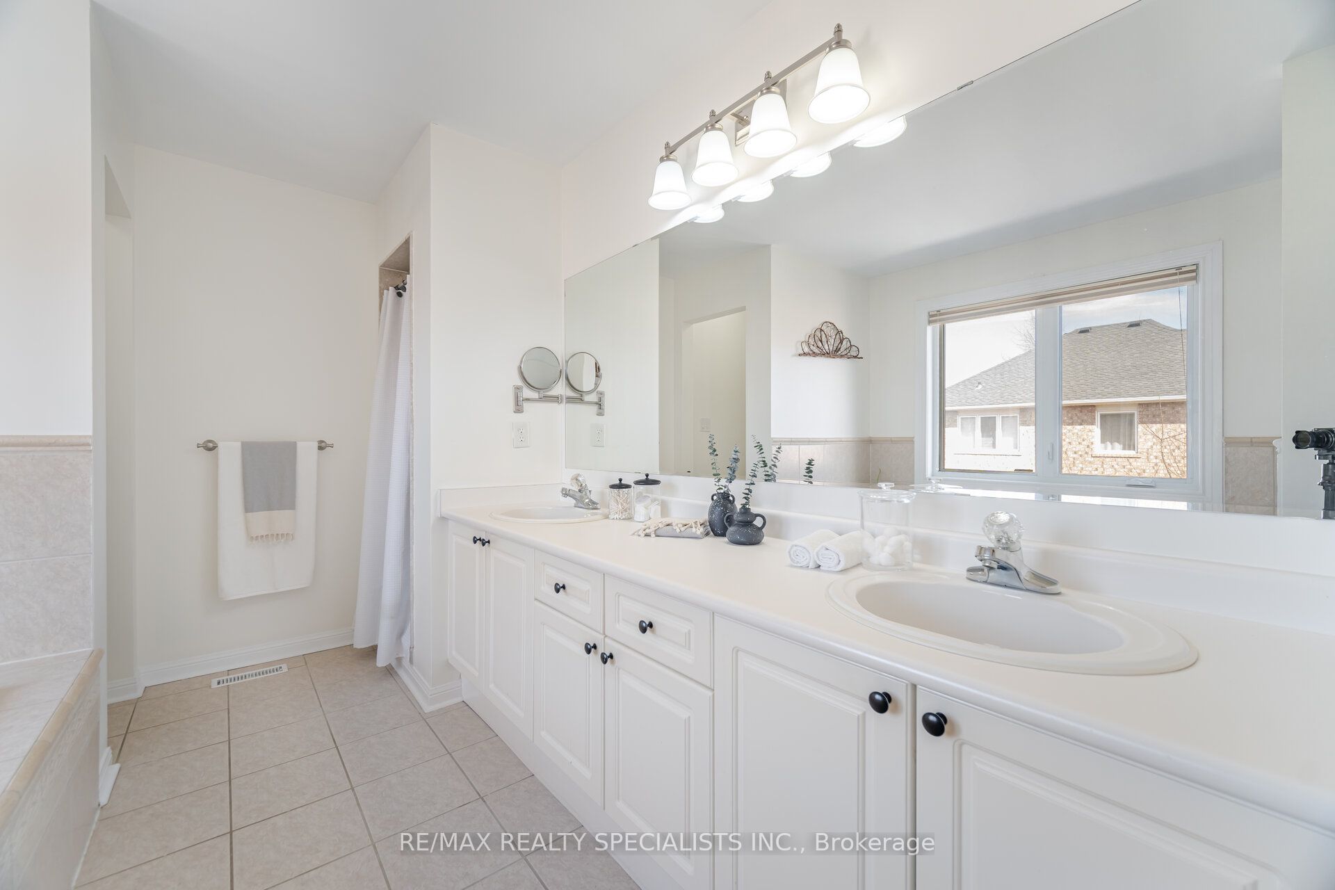 1660 Dempsey Crescent Property Photo 22