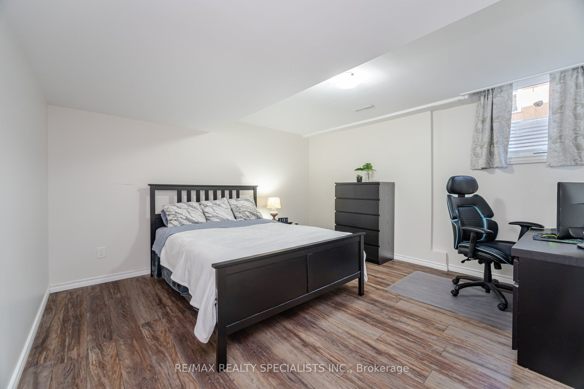 1660 Dempsey Crescent Property Photo 36