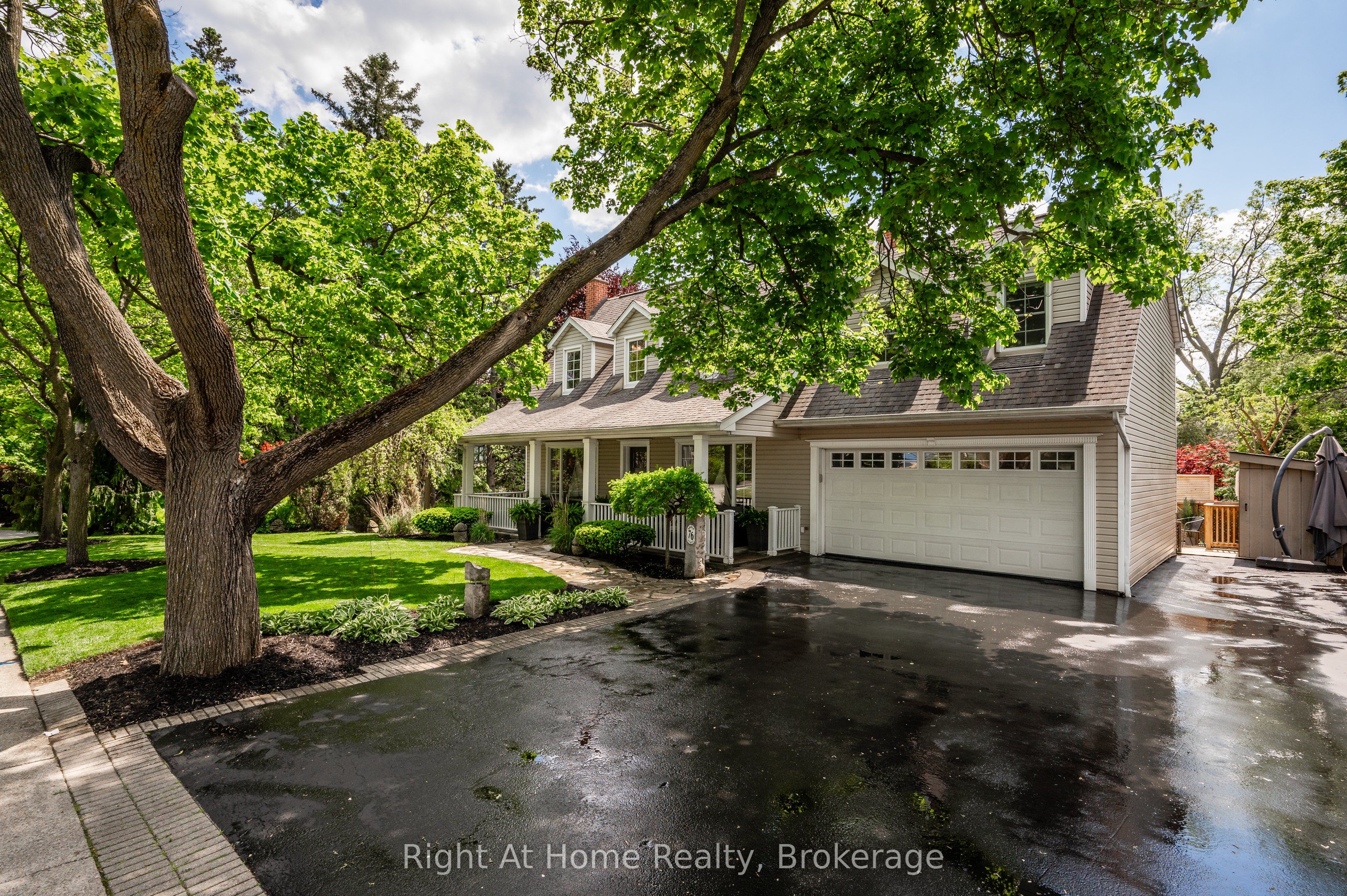 76 Brock Street W Property Photo 2