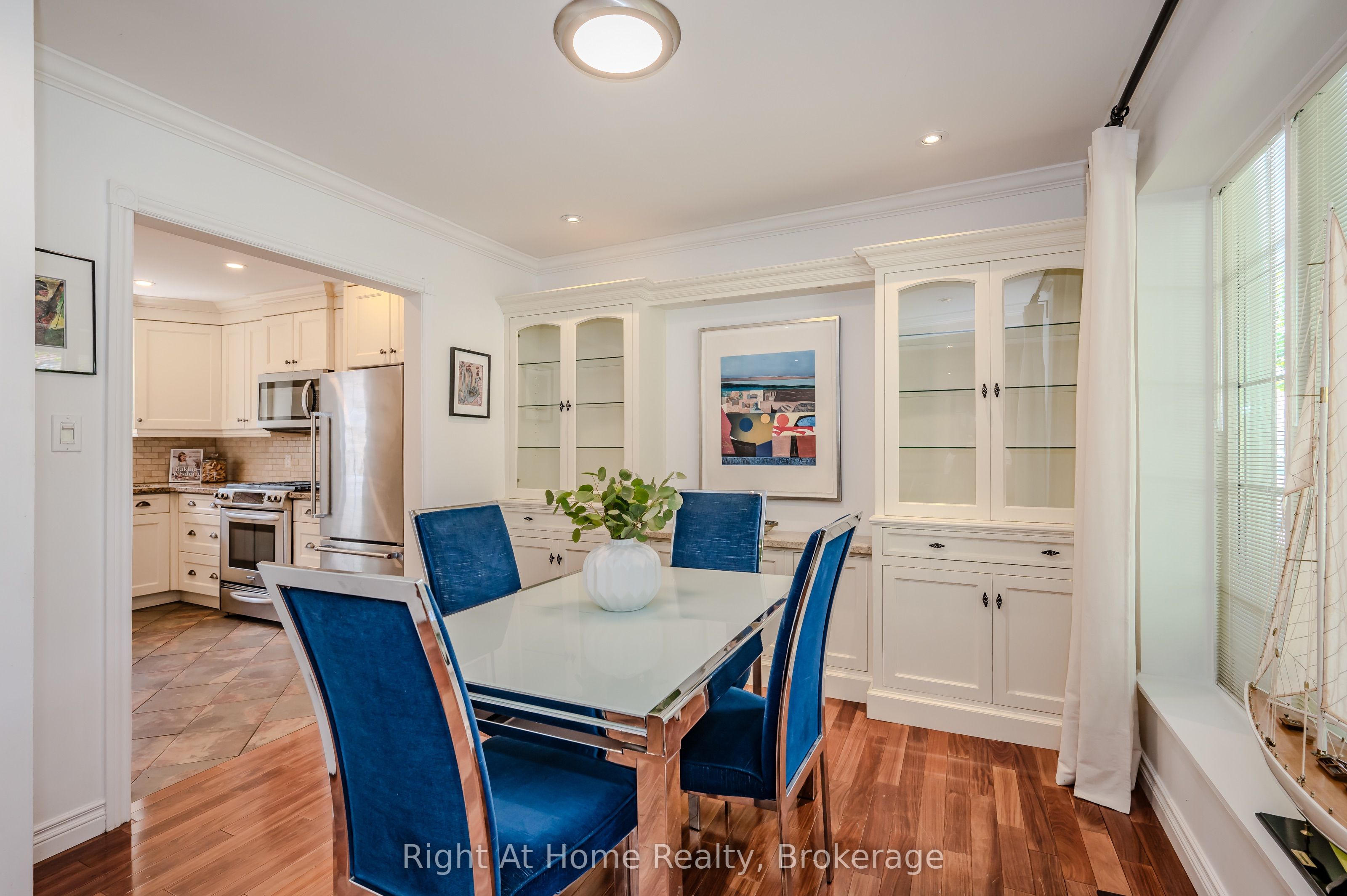 76 Brock Street W Property Photo 7