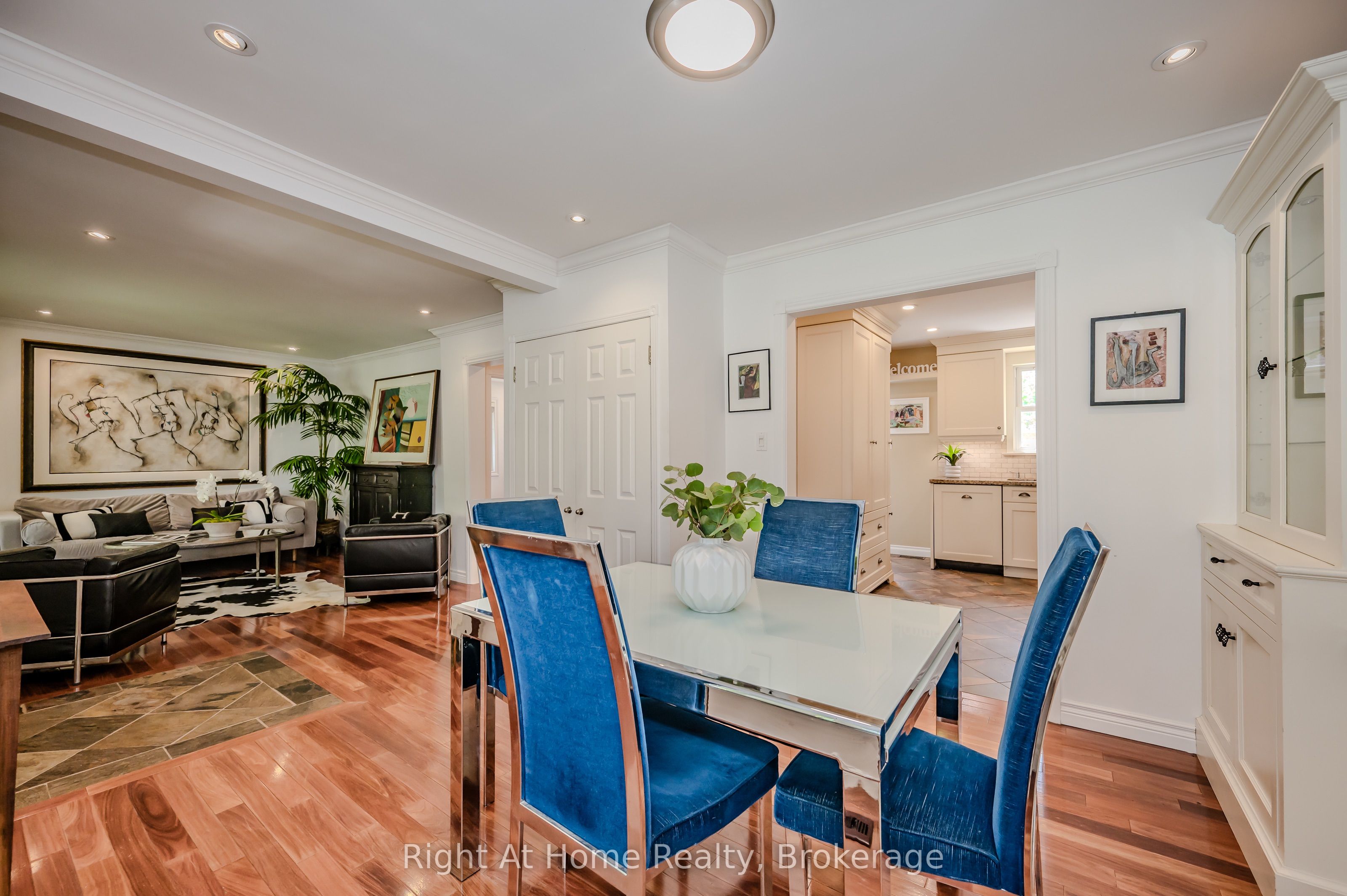 76 Brock Street W Property Photo 8