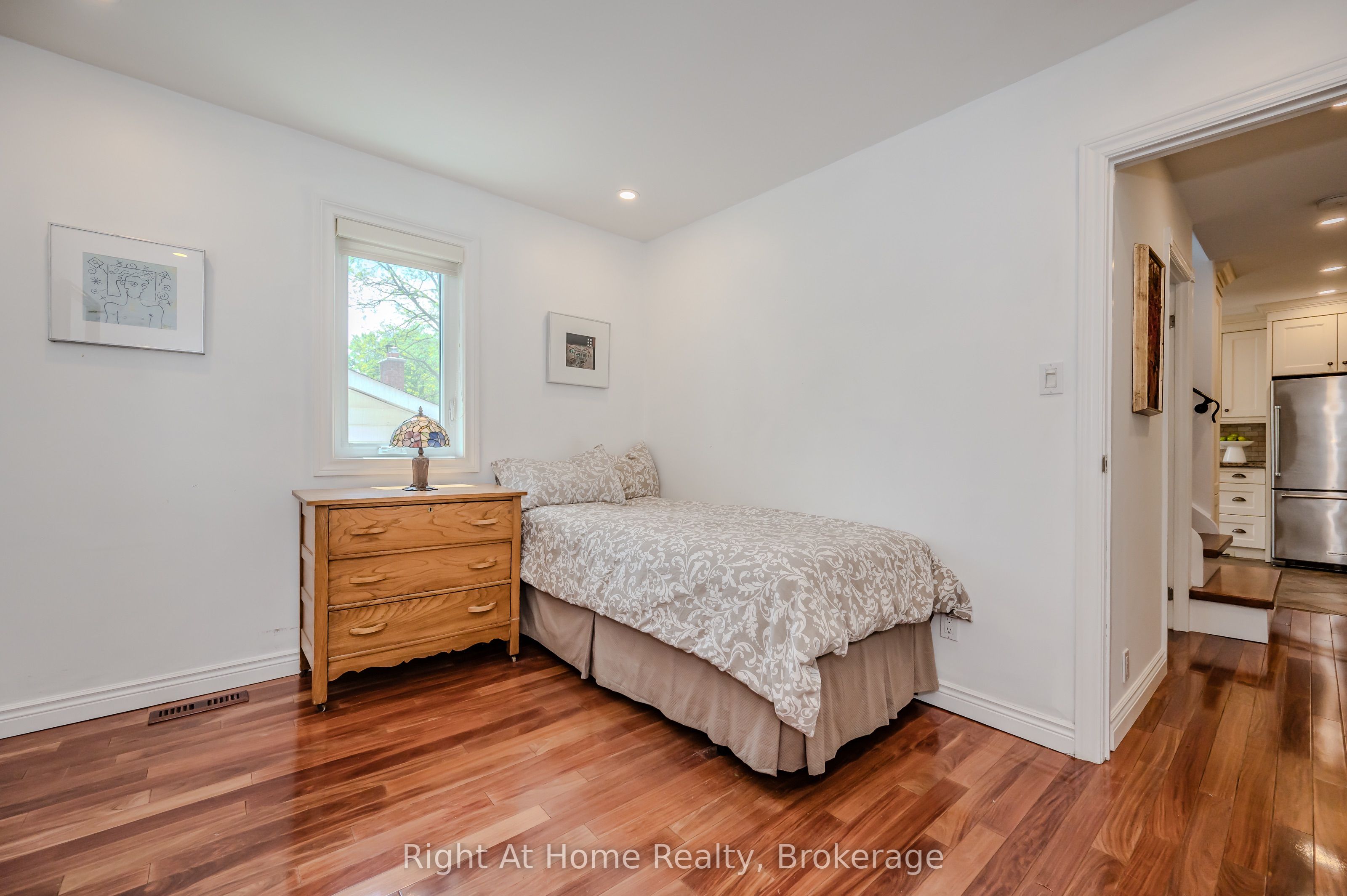 76 Brock Street W Property Photo 11