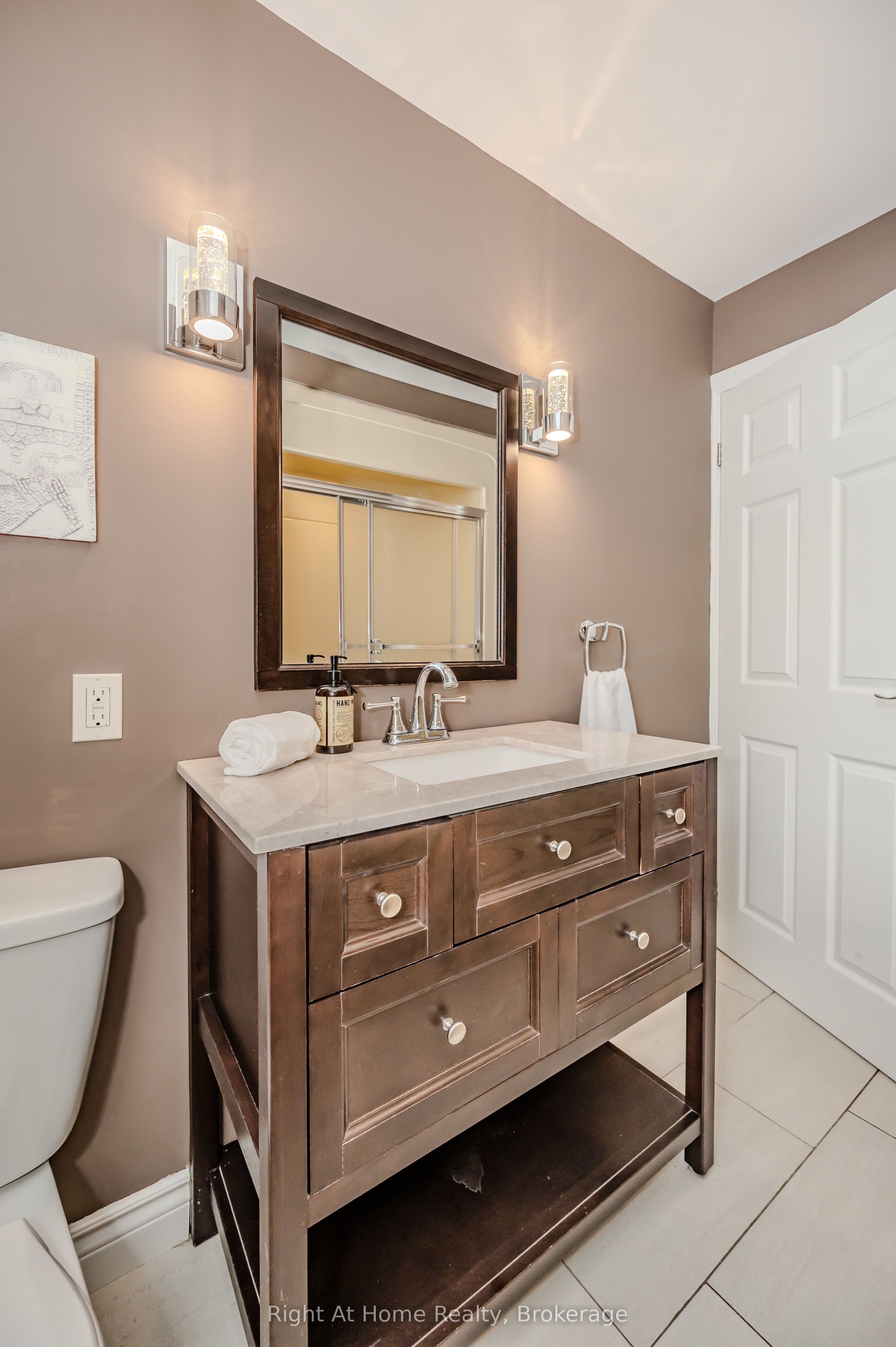 76 Brock Street W Property Photo 12
