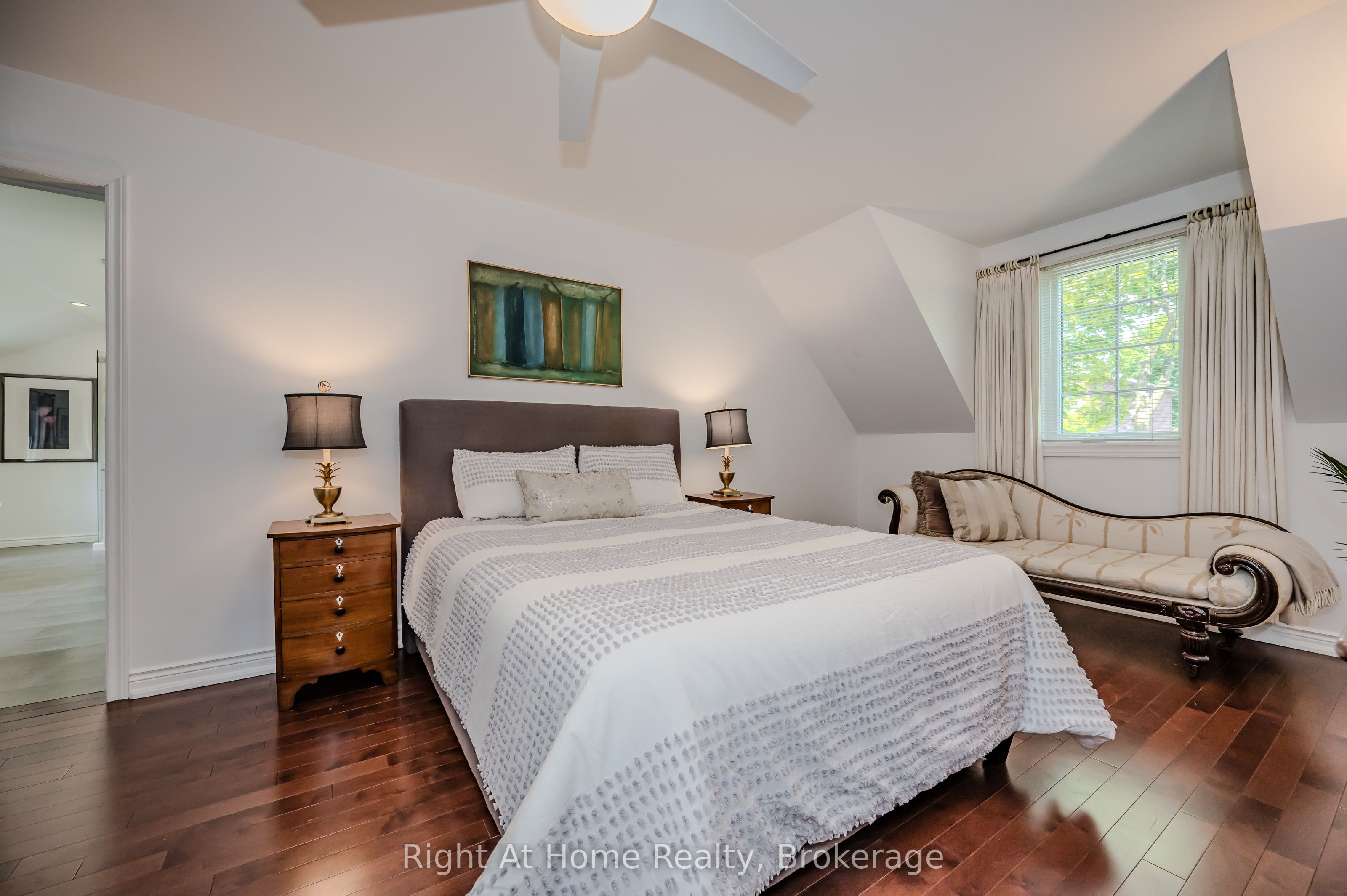 76 Brock Street W Property Photo 13