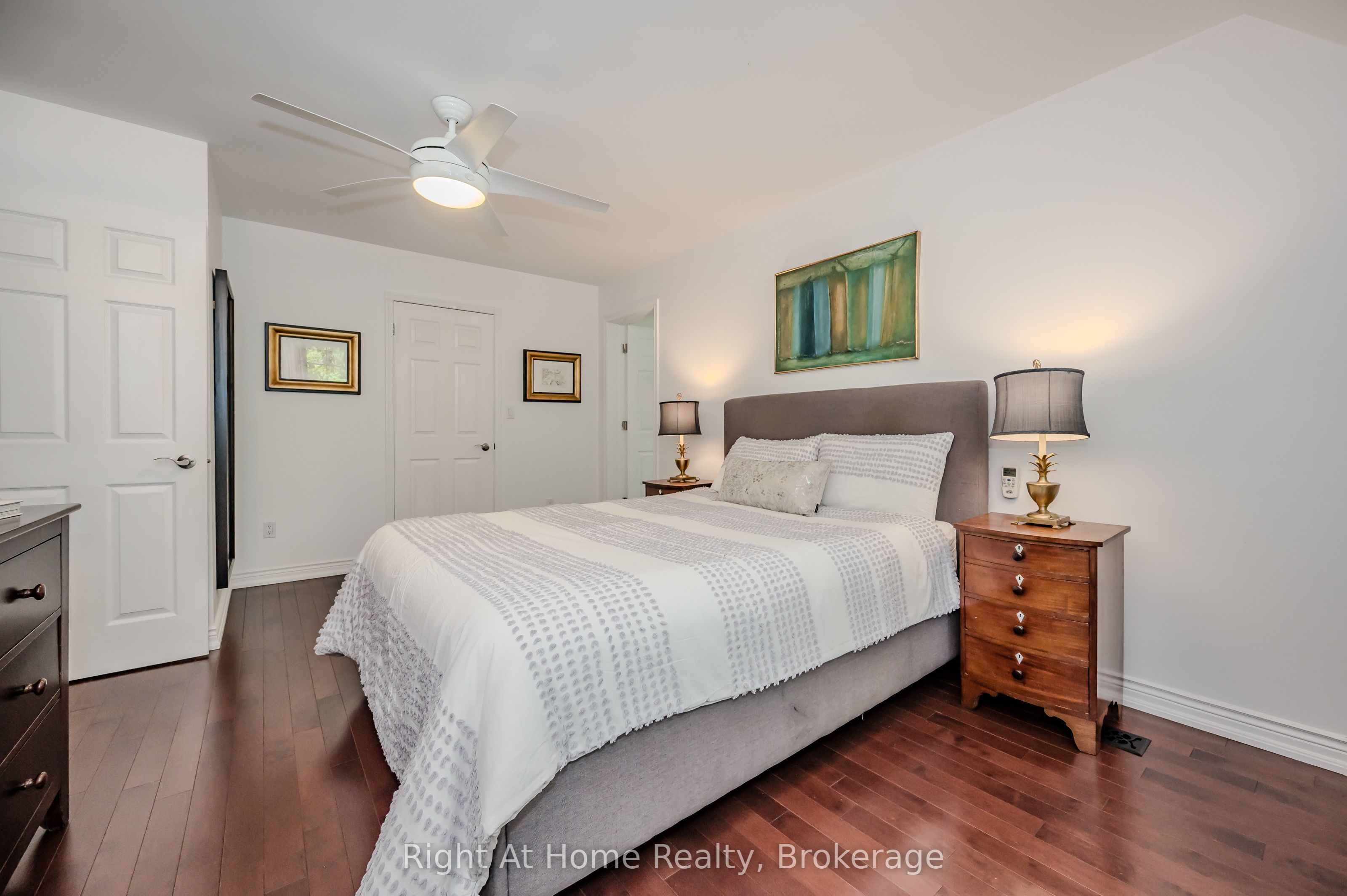76 Brock Street W Property Photo 14