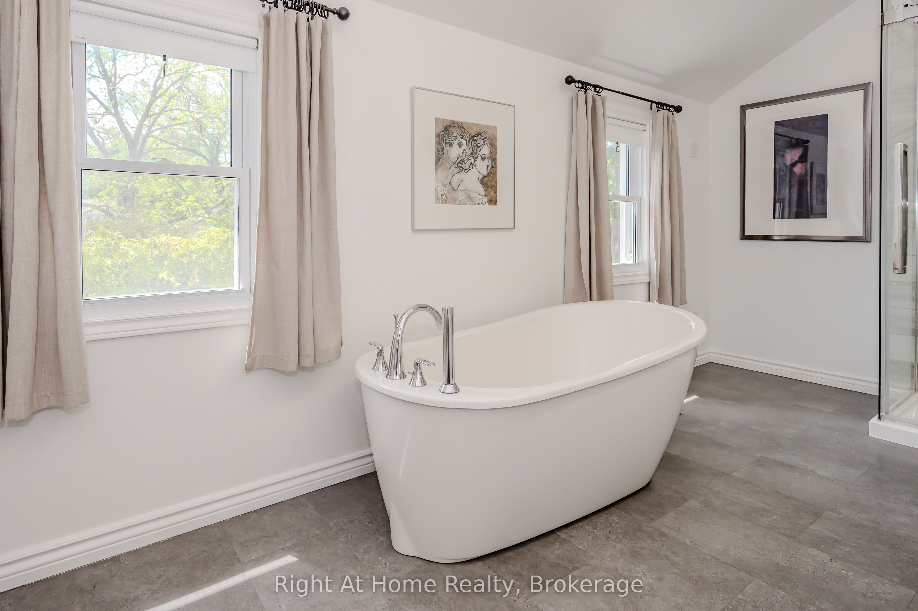 76 Brock Street W Property Photo 16