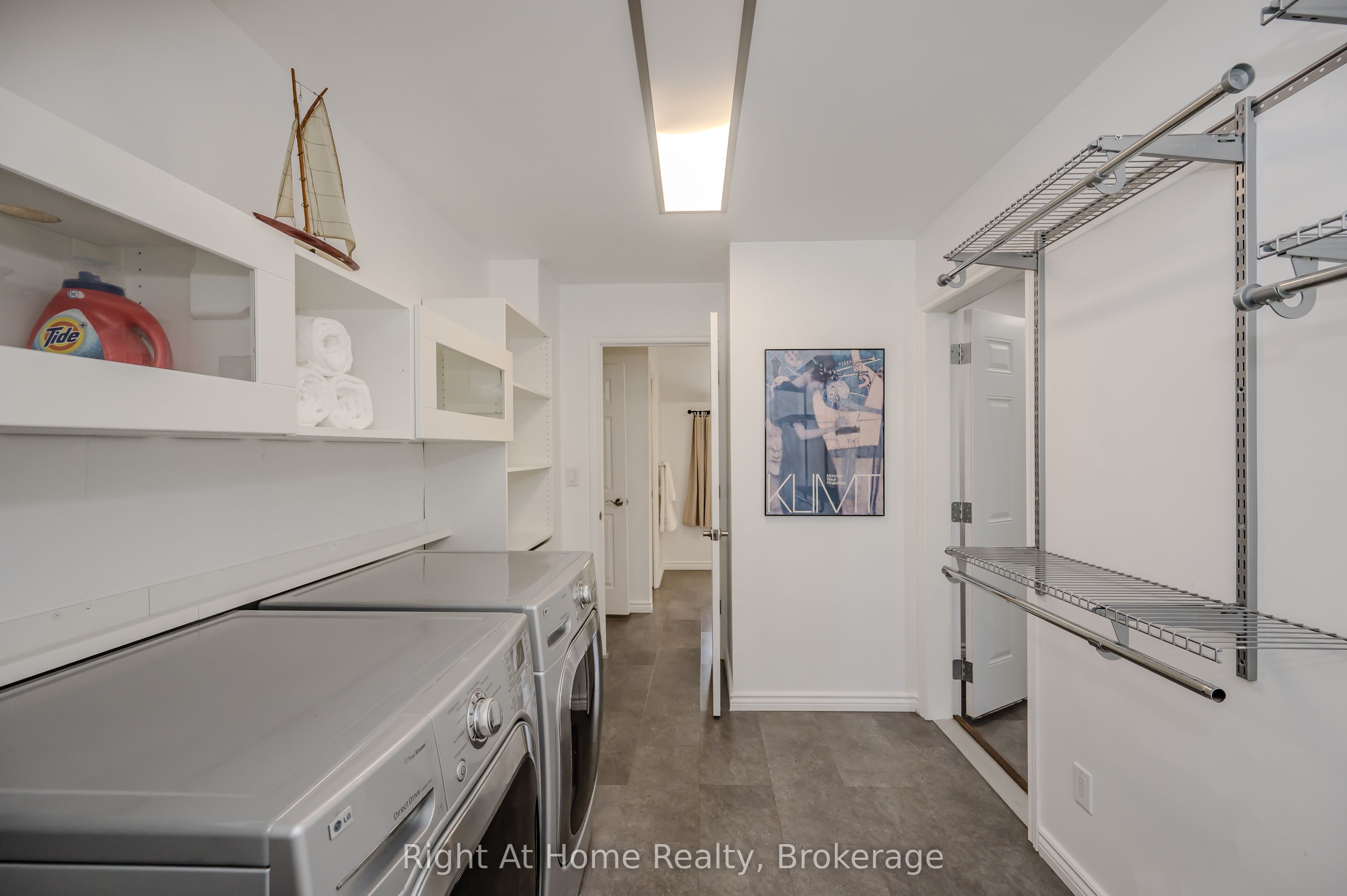 76 Brock Street W Property Photo 18