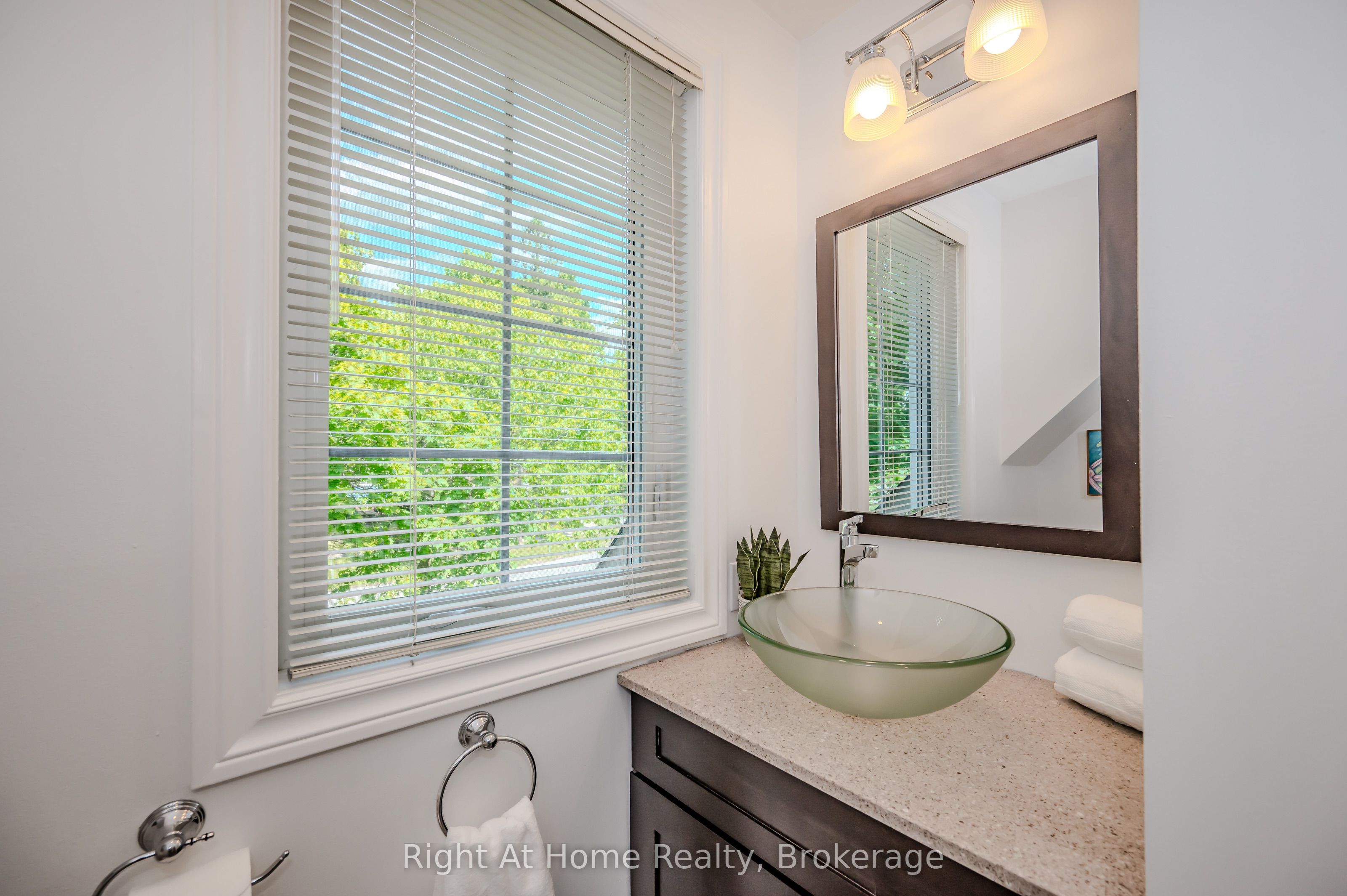 76 Brock Street W Property Photo 23