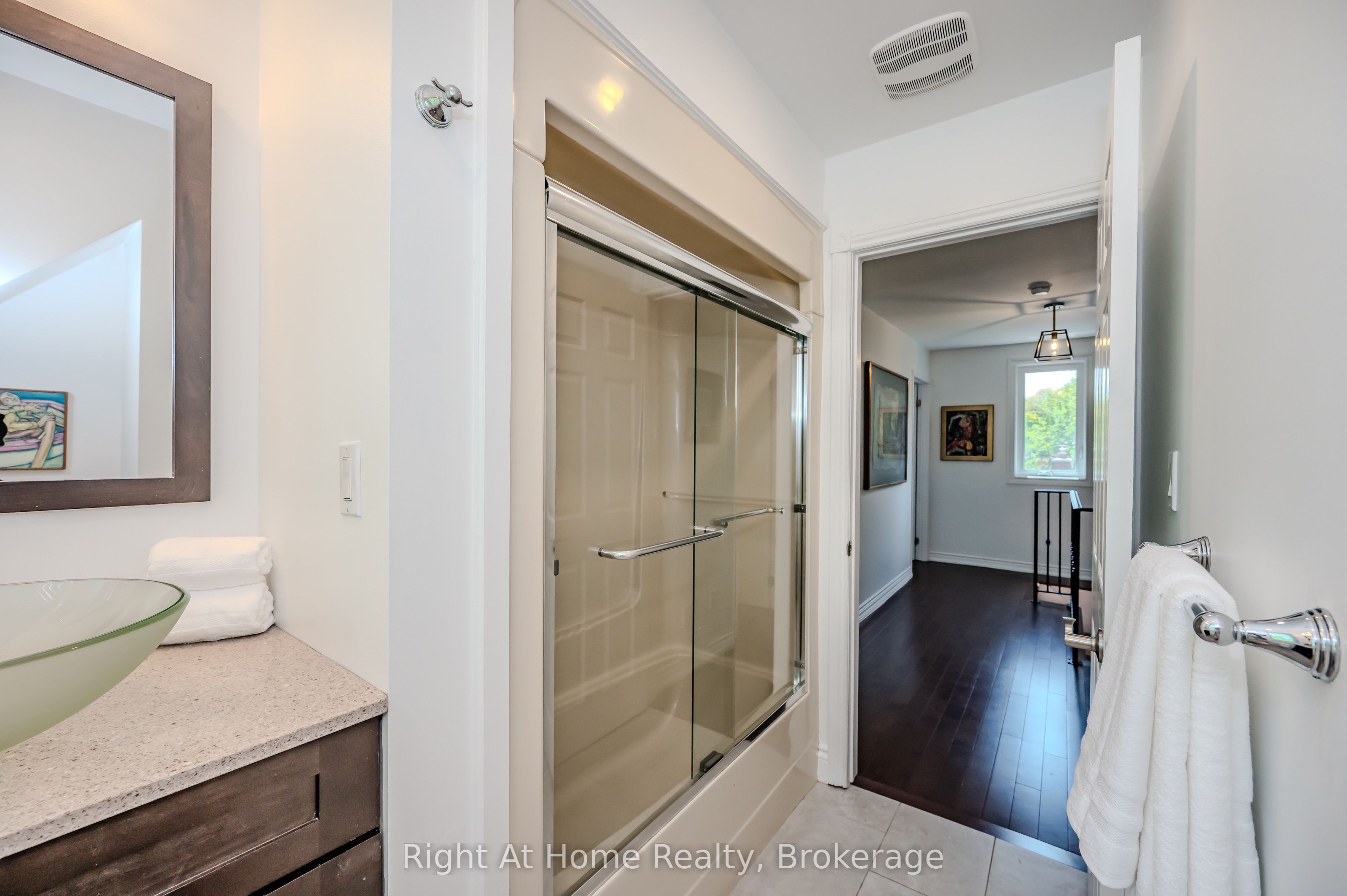 76 Brock Street W Property Photo 24