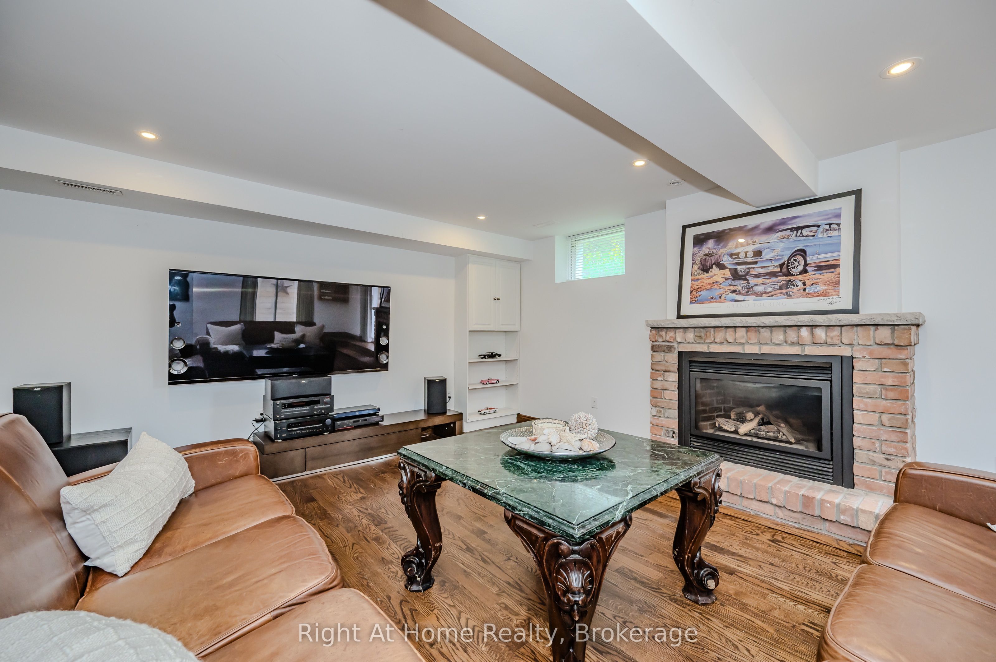 76 Brock Street W Property Photo 25