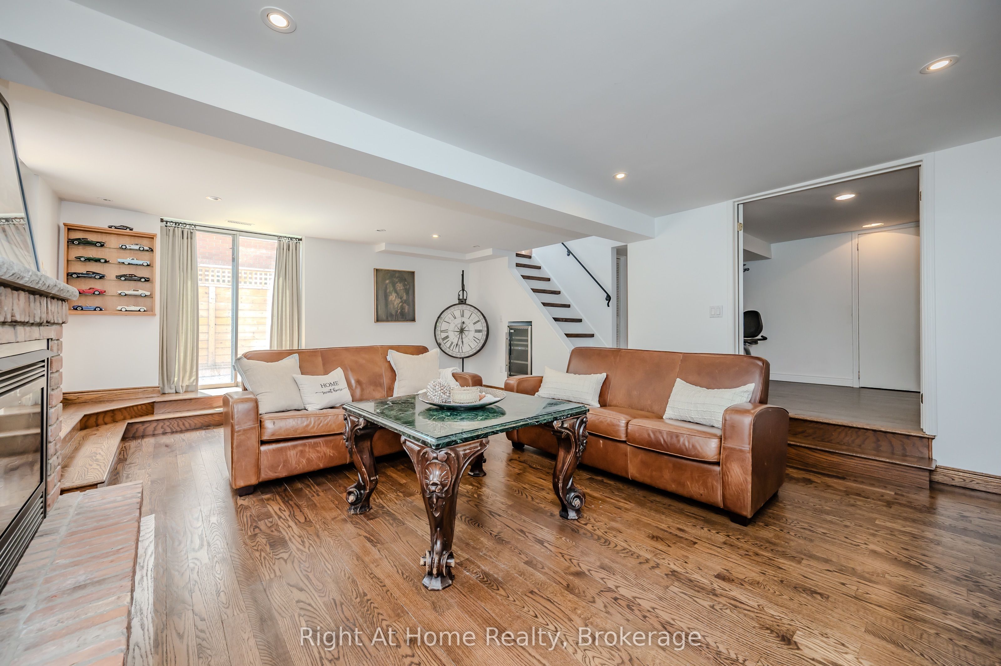 76 Brock Street W Property Photo 26
