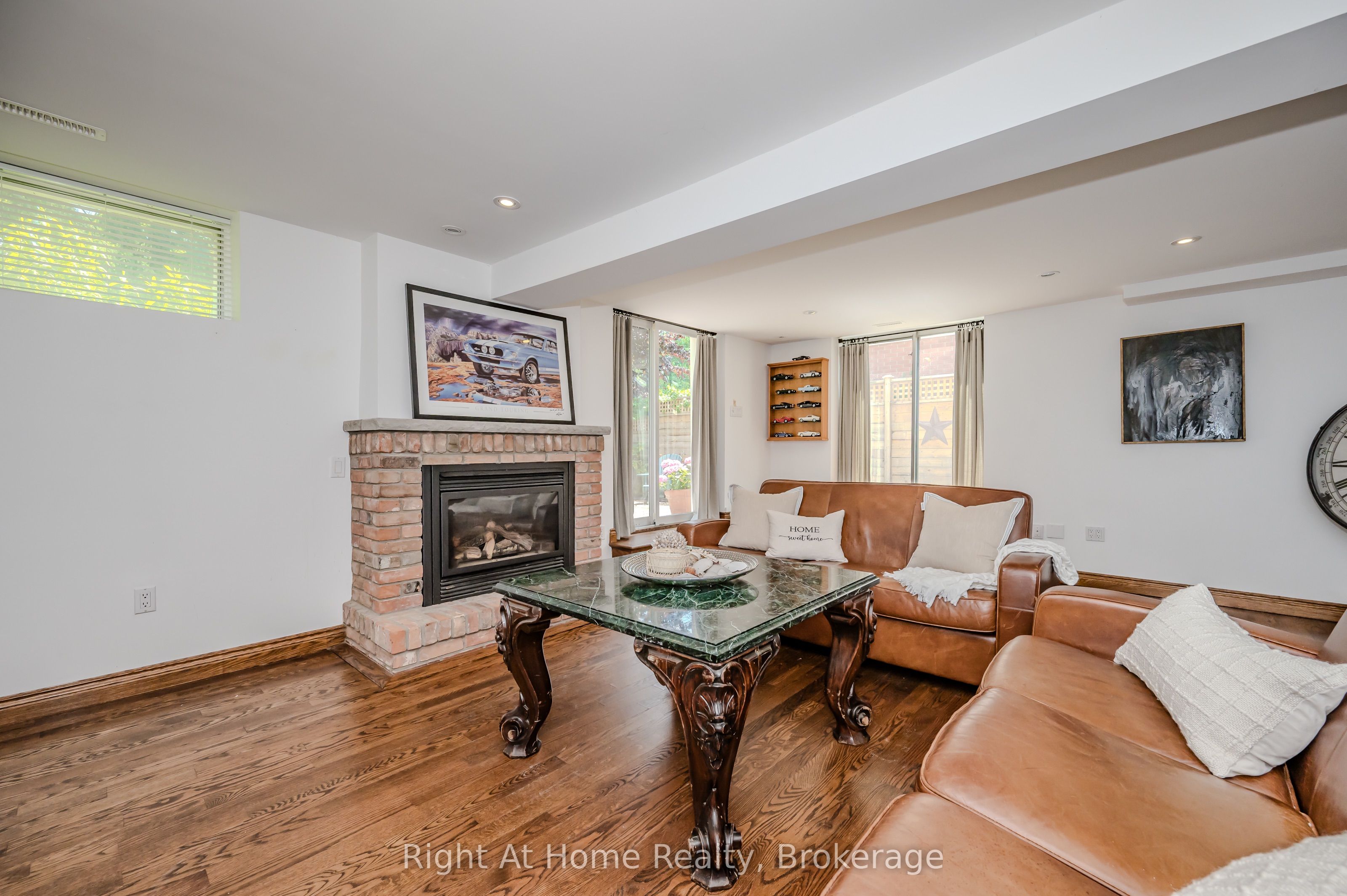 76 Brock Street W Property Photo 27