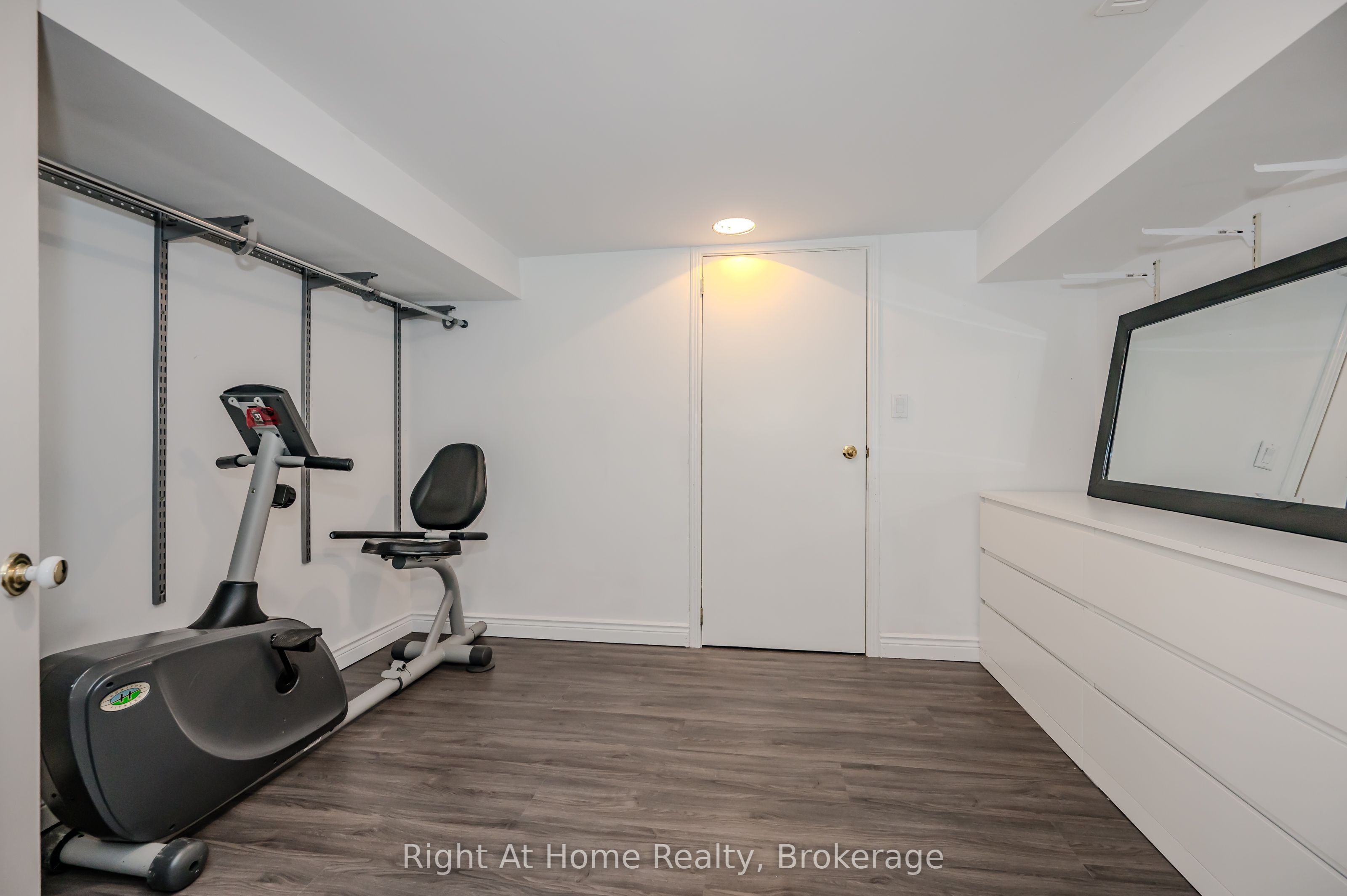 76 Brock Street W Property Photo 29