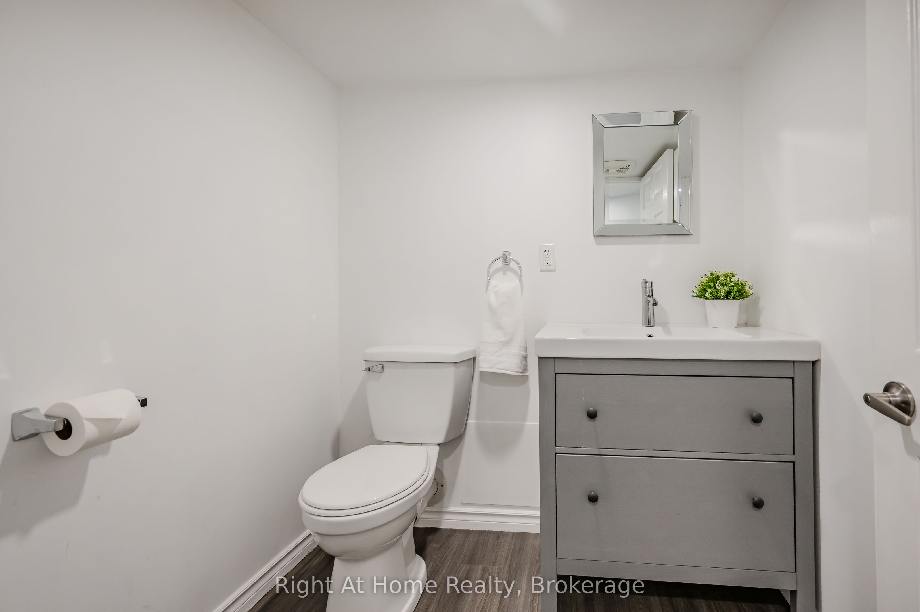 76 Brock Street W Property Photo 30