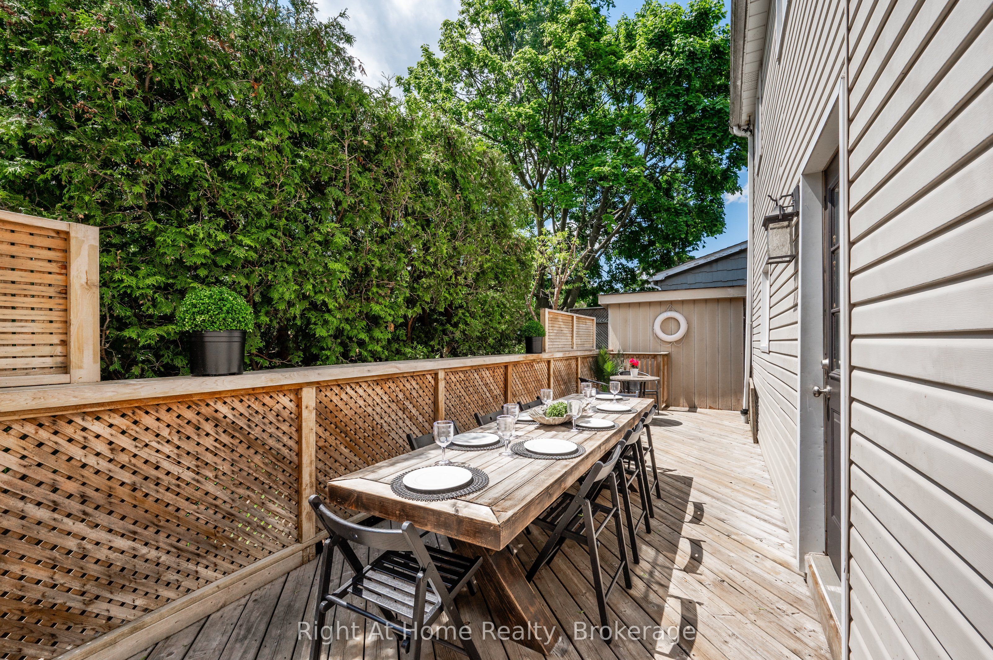 76 Brock Street W Property Photo 31