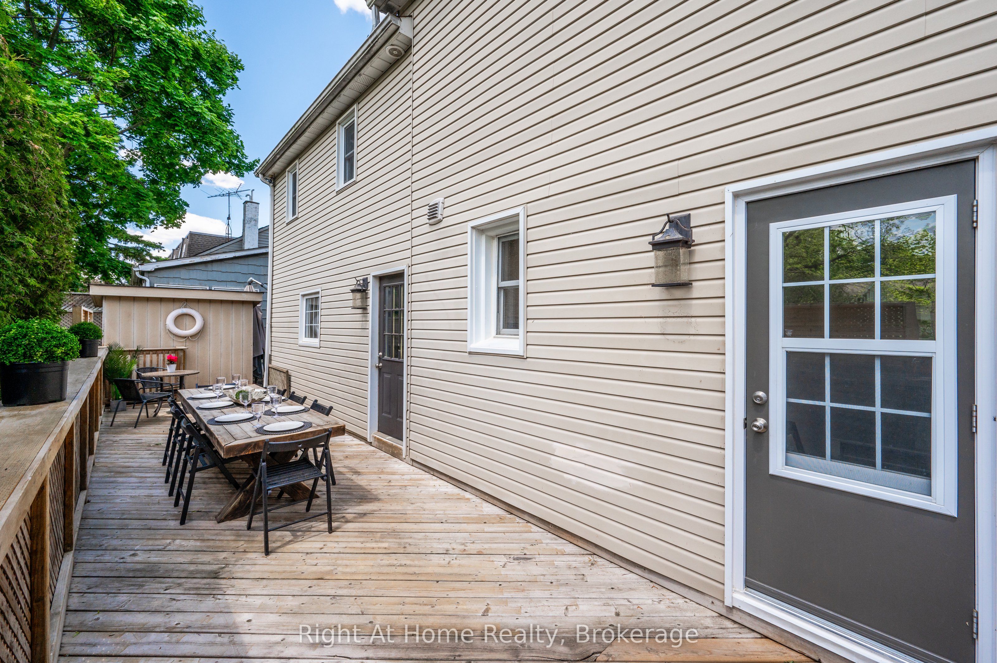 76 Brock Street W Property Photo 32