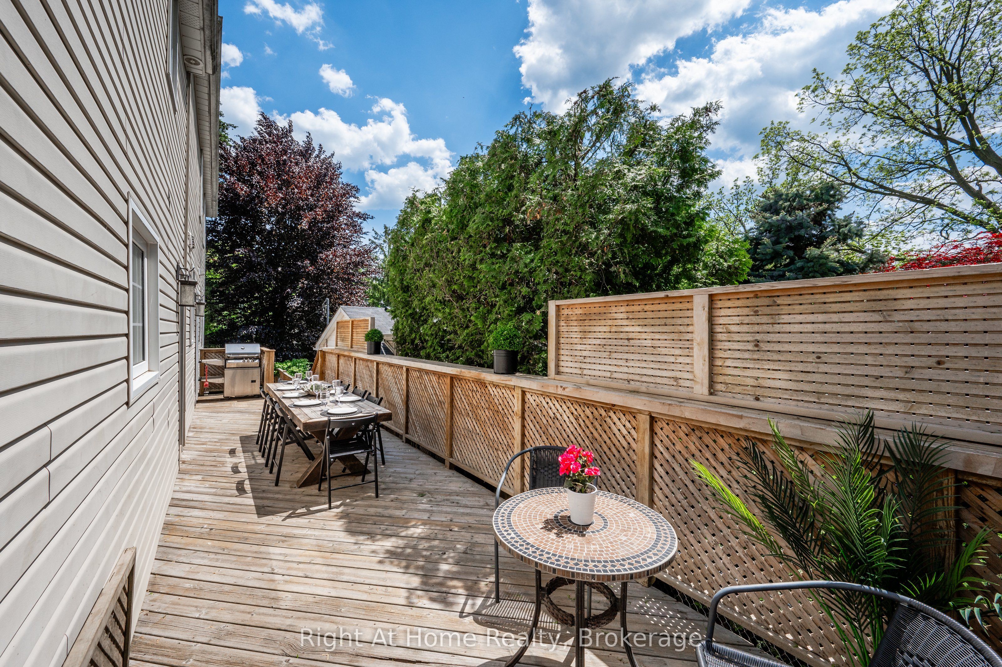 76 Brock Street W Property Photo 33