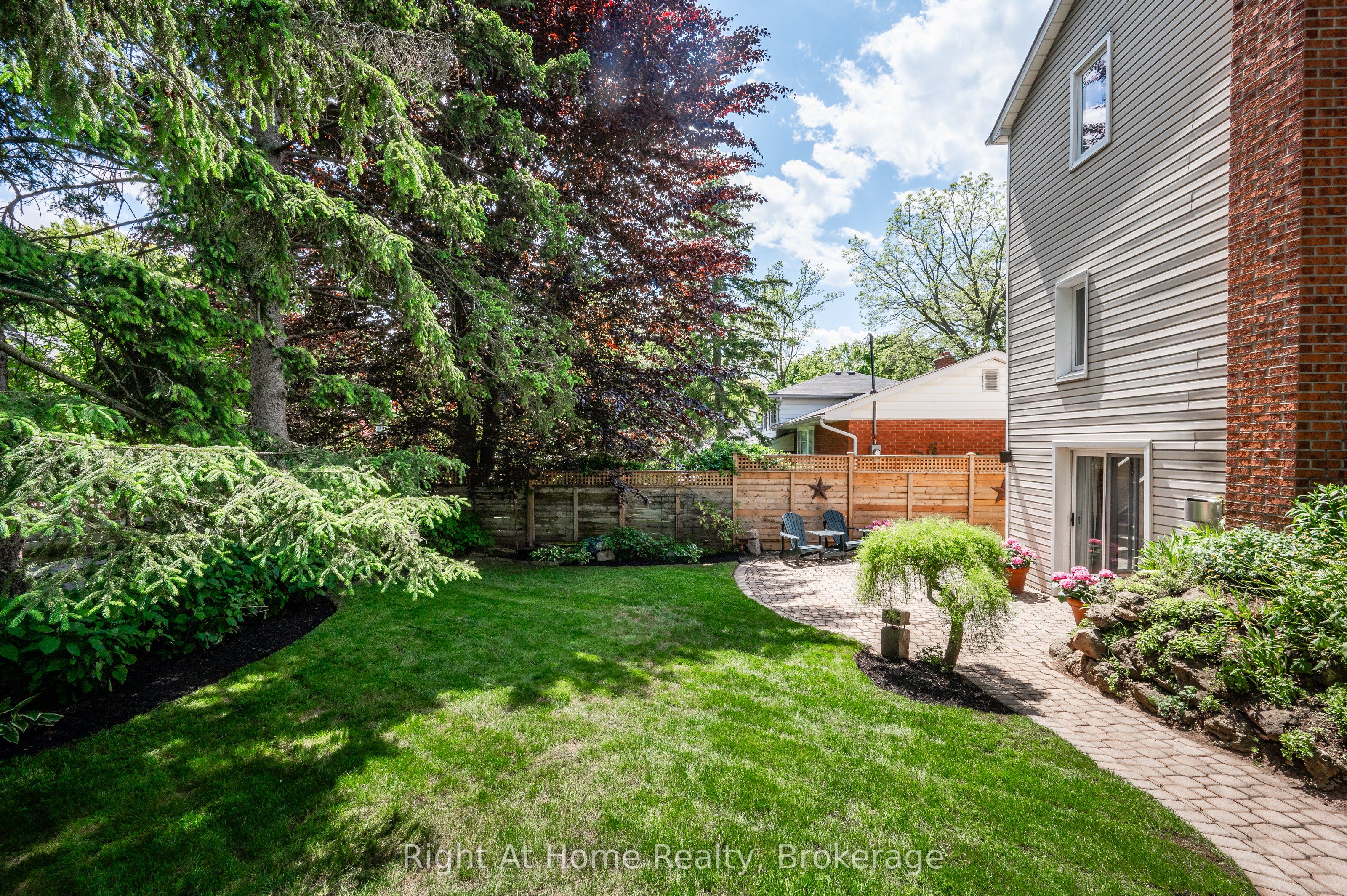 76 Brock Street W Property Photo 36