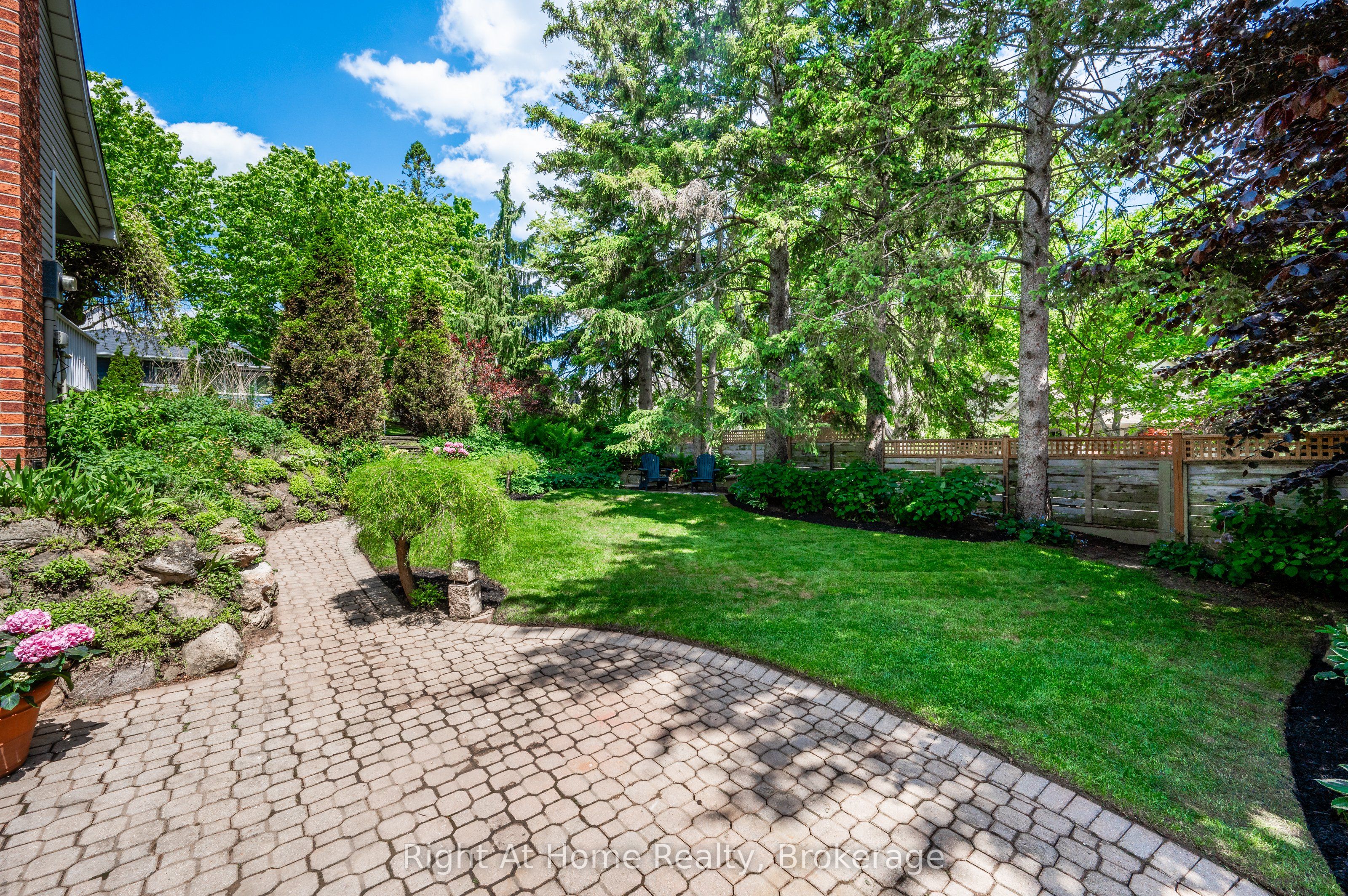 76 Brock Street W Property Photo 38