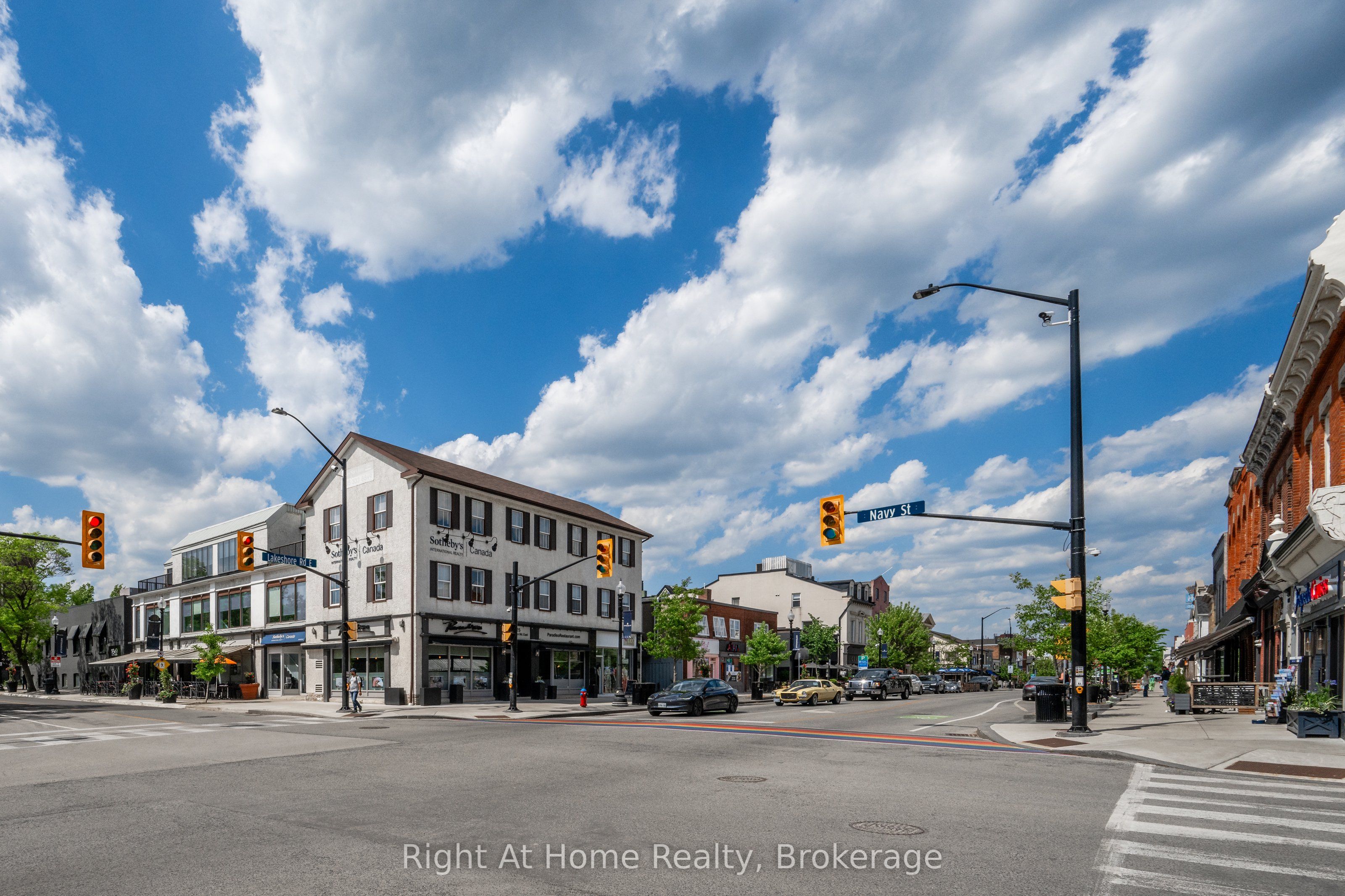 76 Brock Street W Property Photo 44
