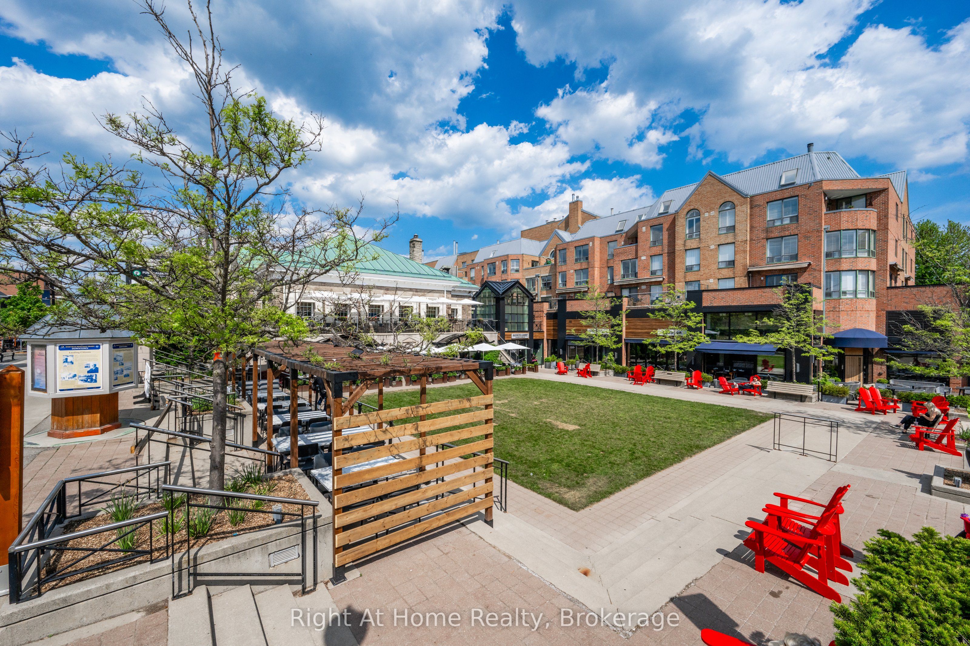 76 Brock Street W Property Photo 46