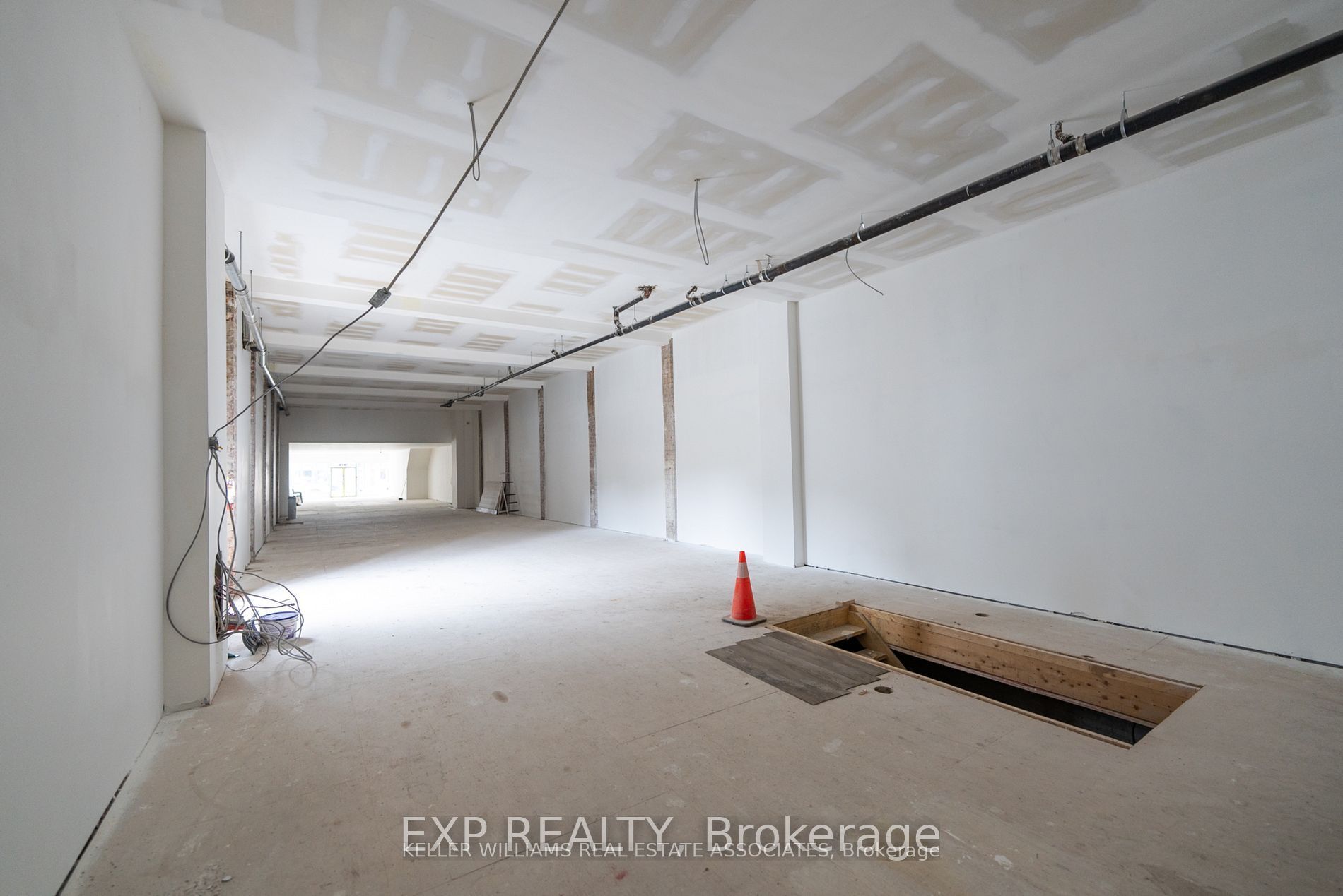 2878 Dundas Street Property Photo 3