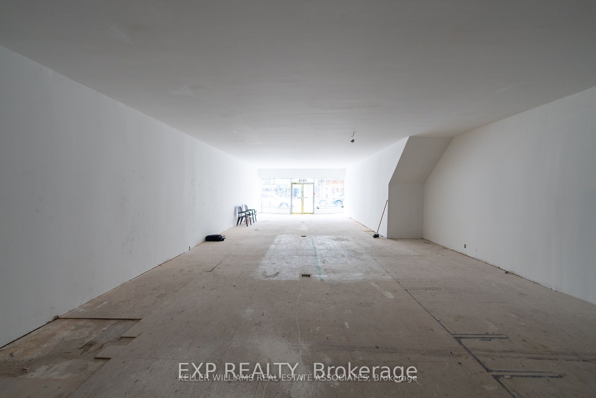 2878 Dundas Street Property Photo 5