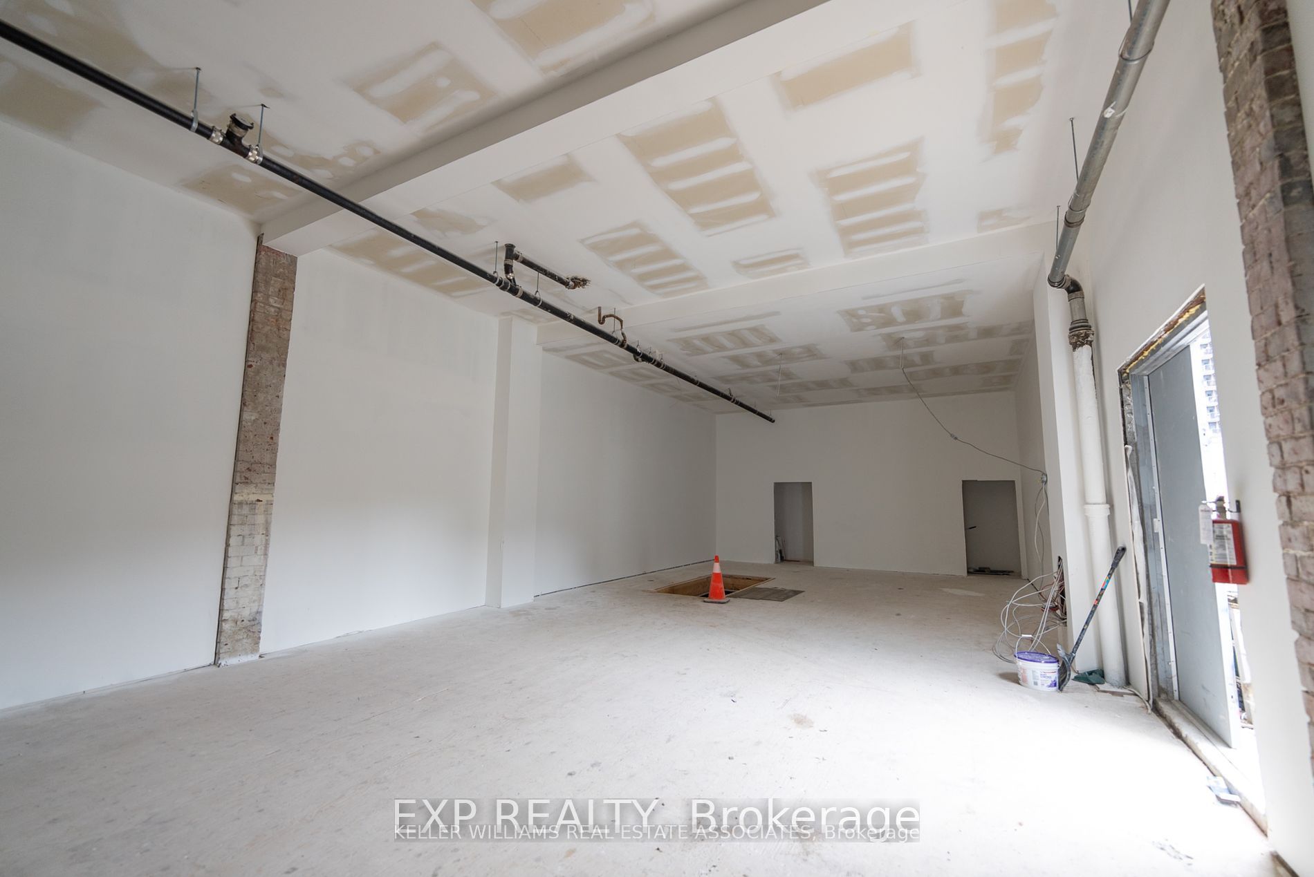 2878 Dundas Street Property Photo 7