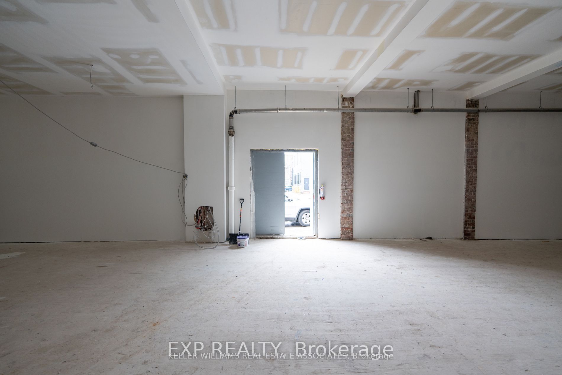 2878 Dundas Street Property Photo 8
