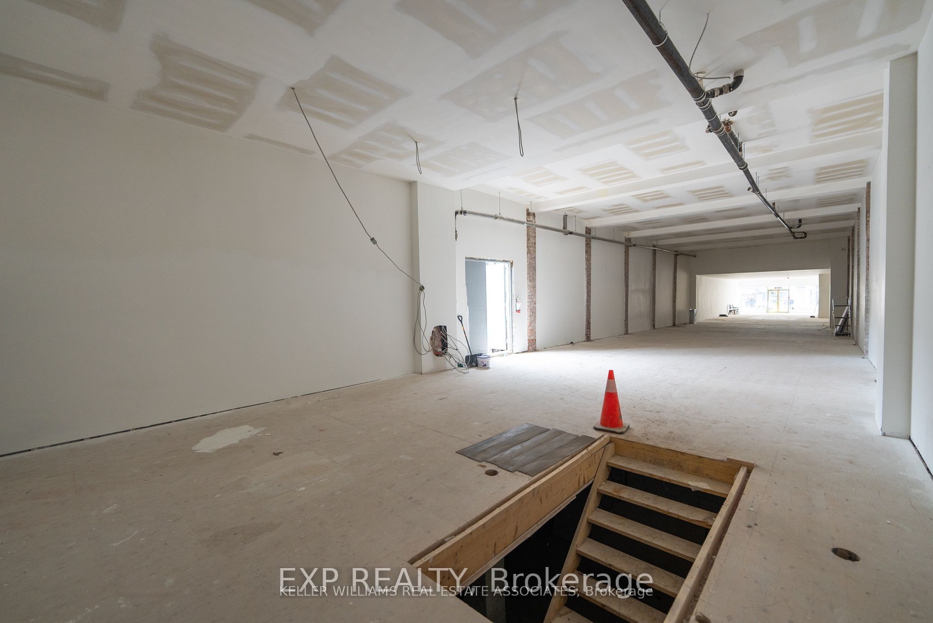 2878 Dundas Street Property Photo 9