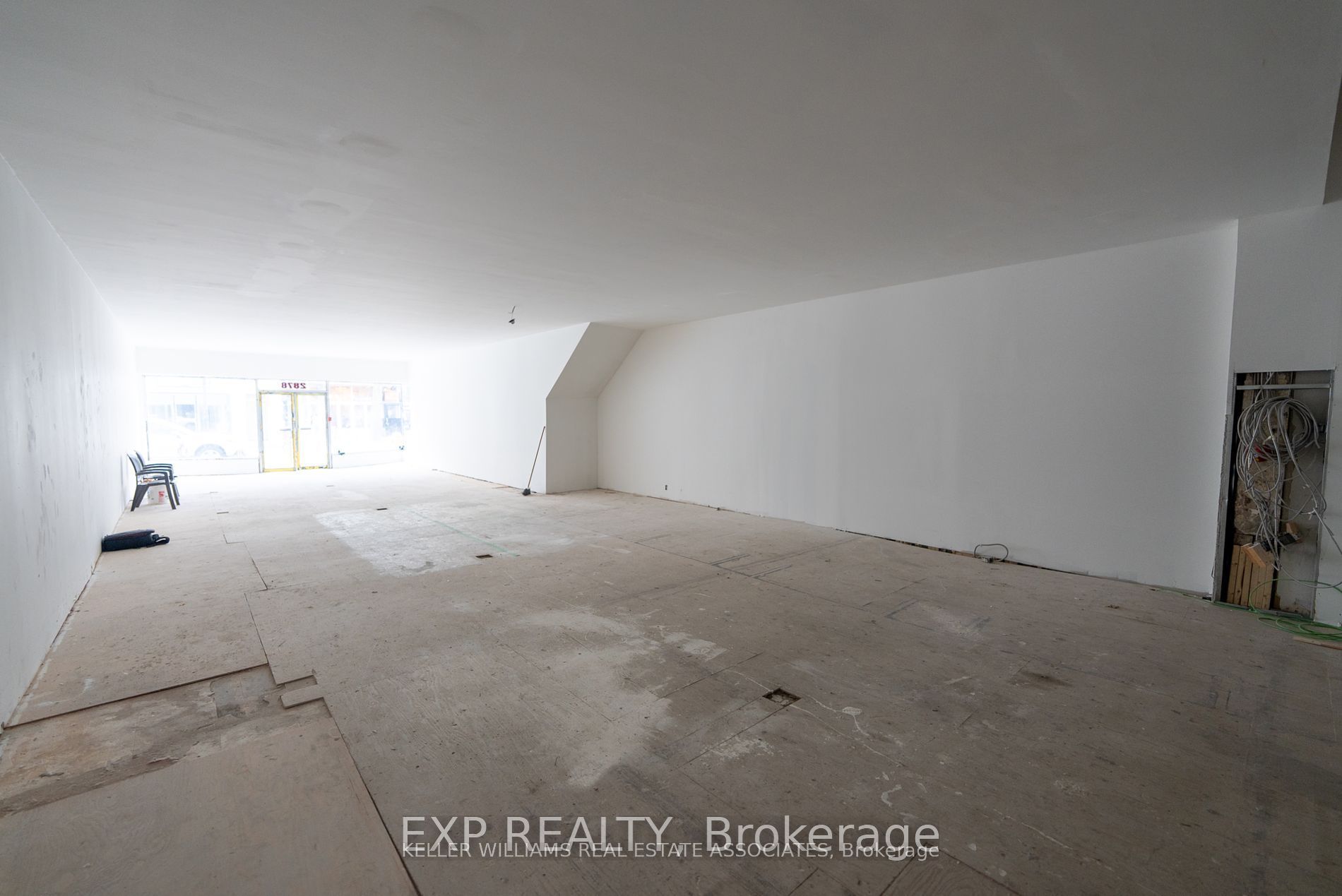 2878 Dundas Street Property Photo 10