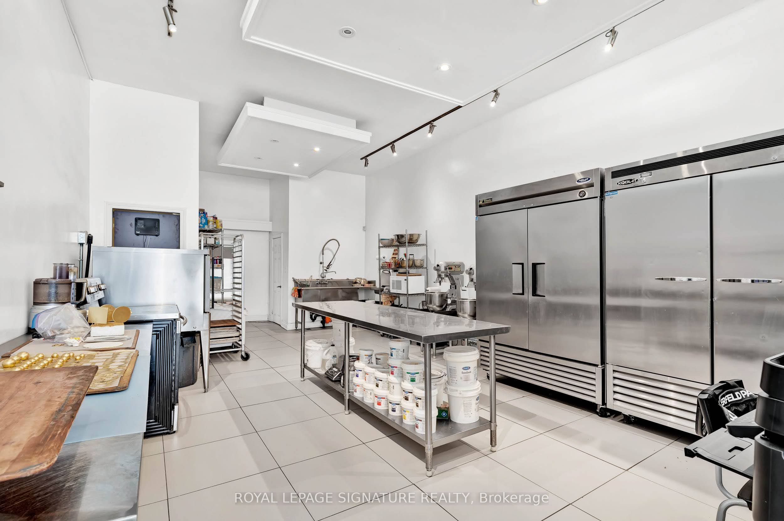 3588 Dufferin Street Property Photo 6
