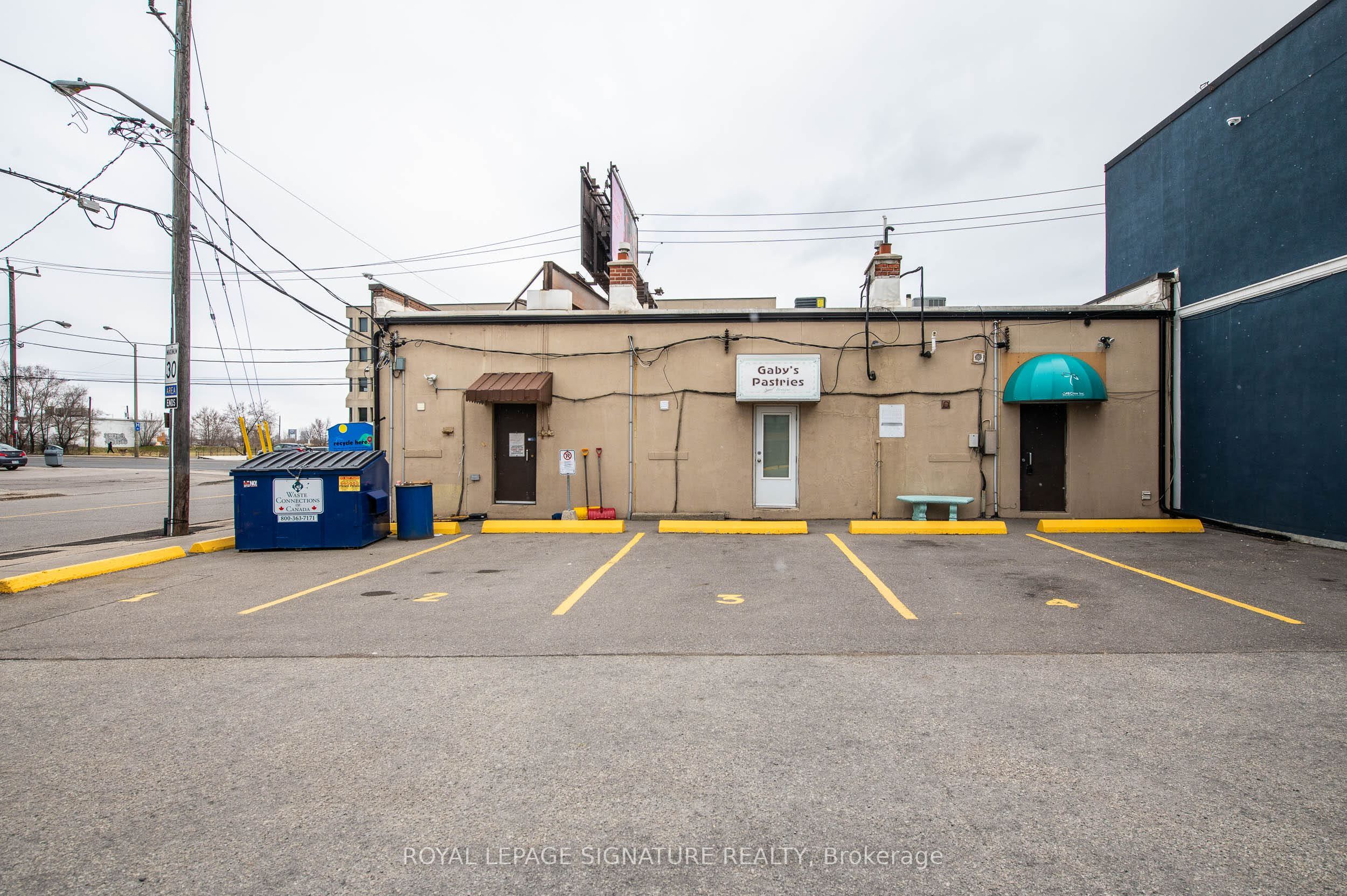 3588 Dufferin Street Property Photo 15