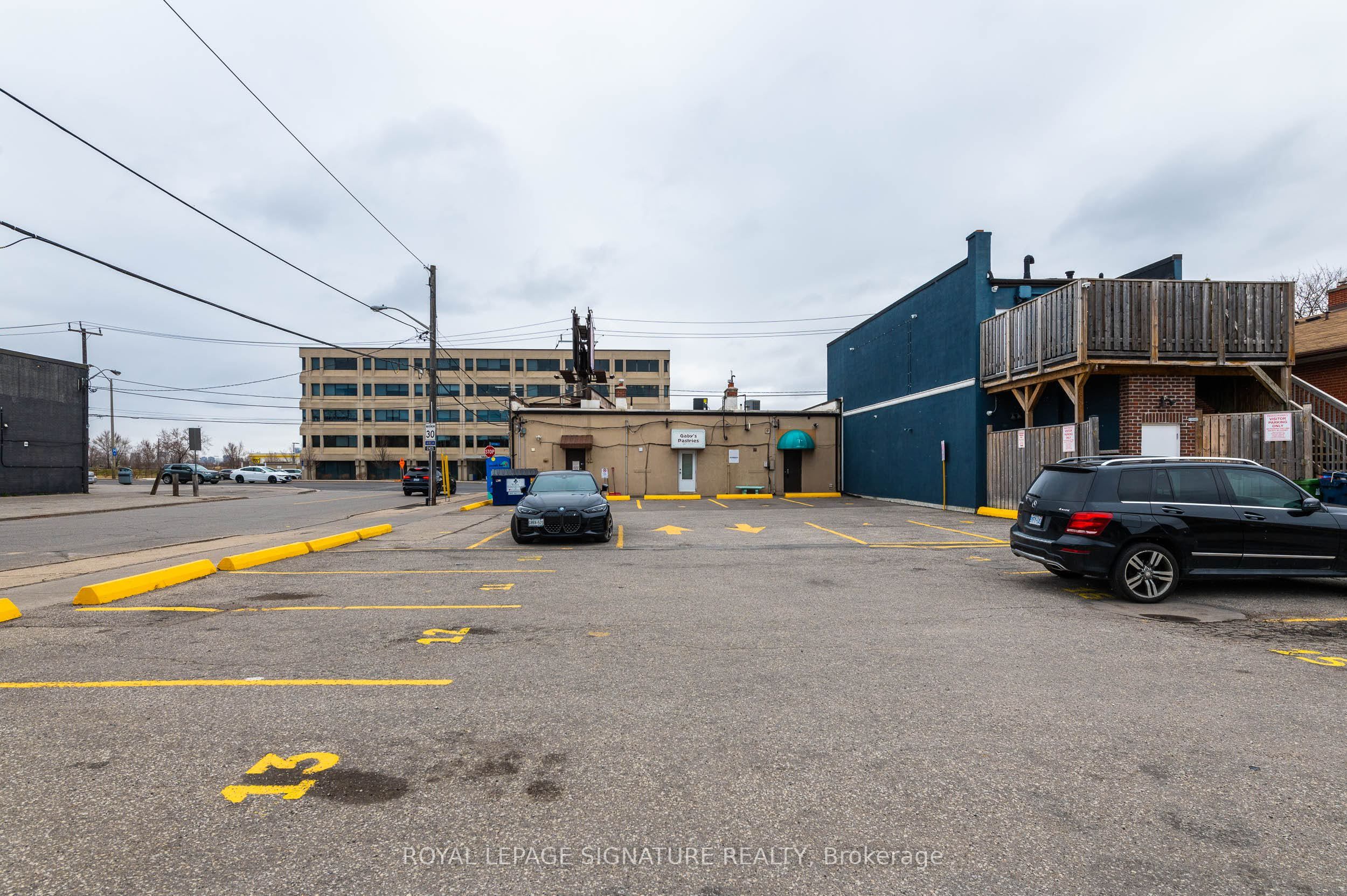 3588 Dufferin Street Property Photo 17